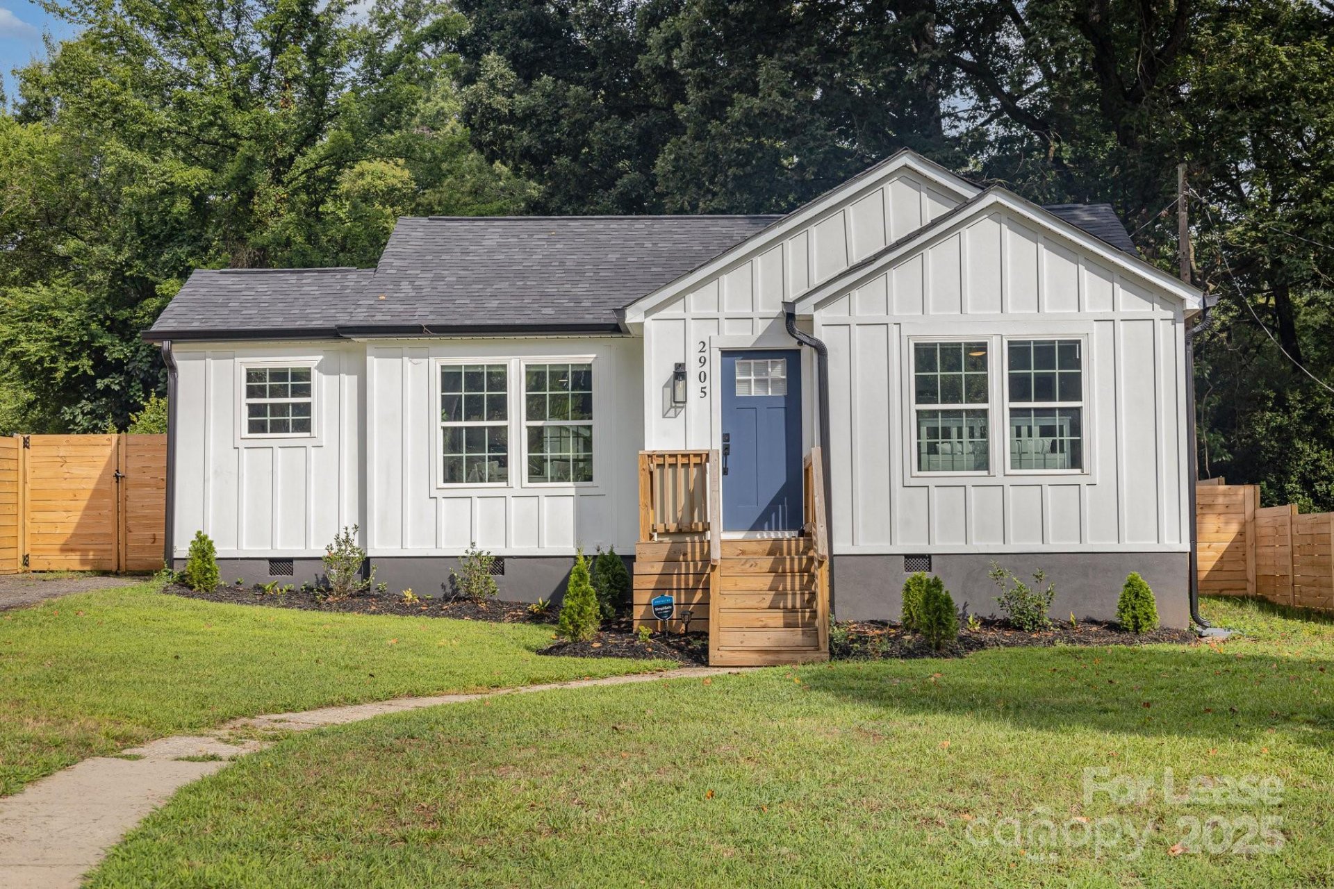 Property image 1 at 2905 Dogwood Avenue, Charlotte, NC 28206
