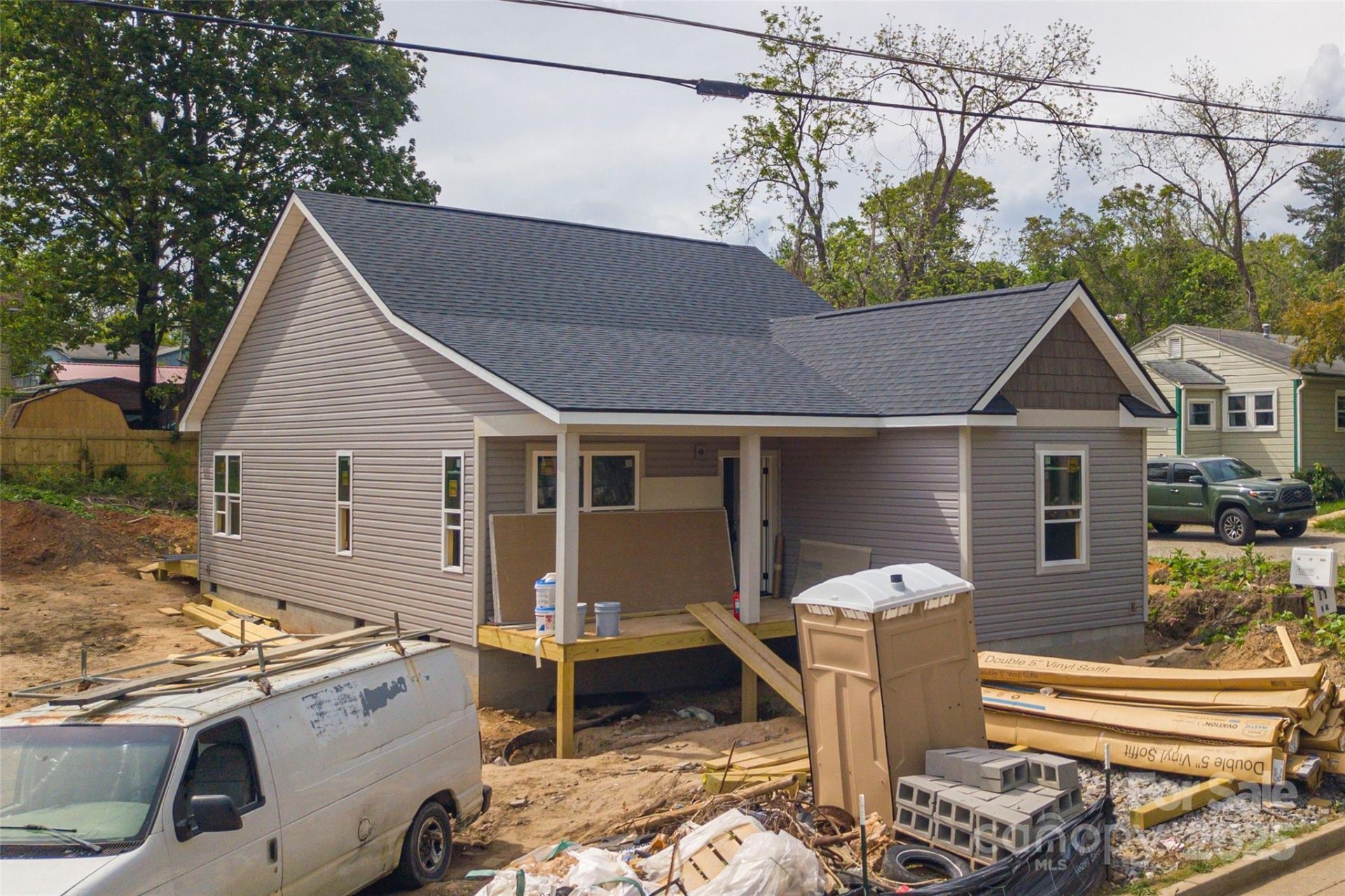 Property image 1 at 27 White Avenue, Asheville, NC 28803