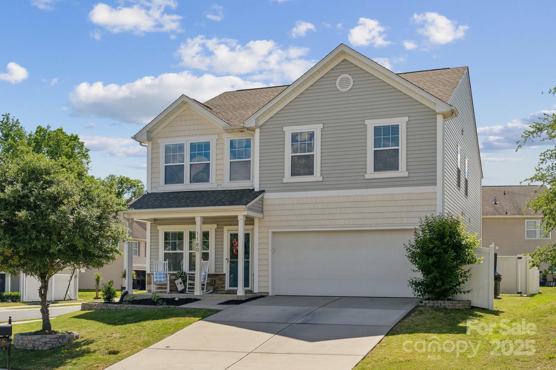 Newport Lakes, Rock Hill Community