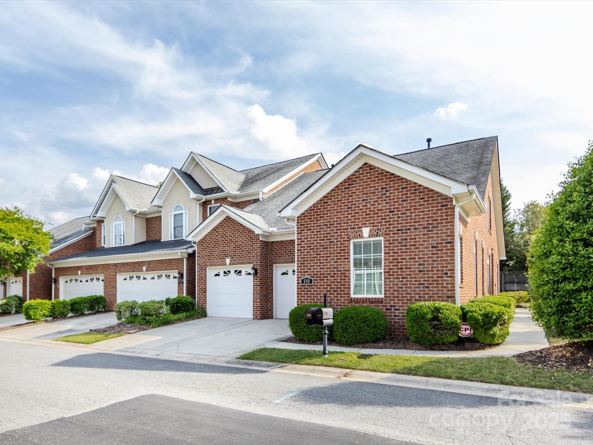 140 Villa Lake Drive