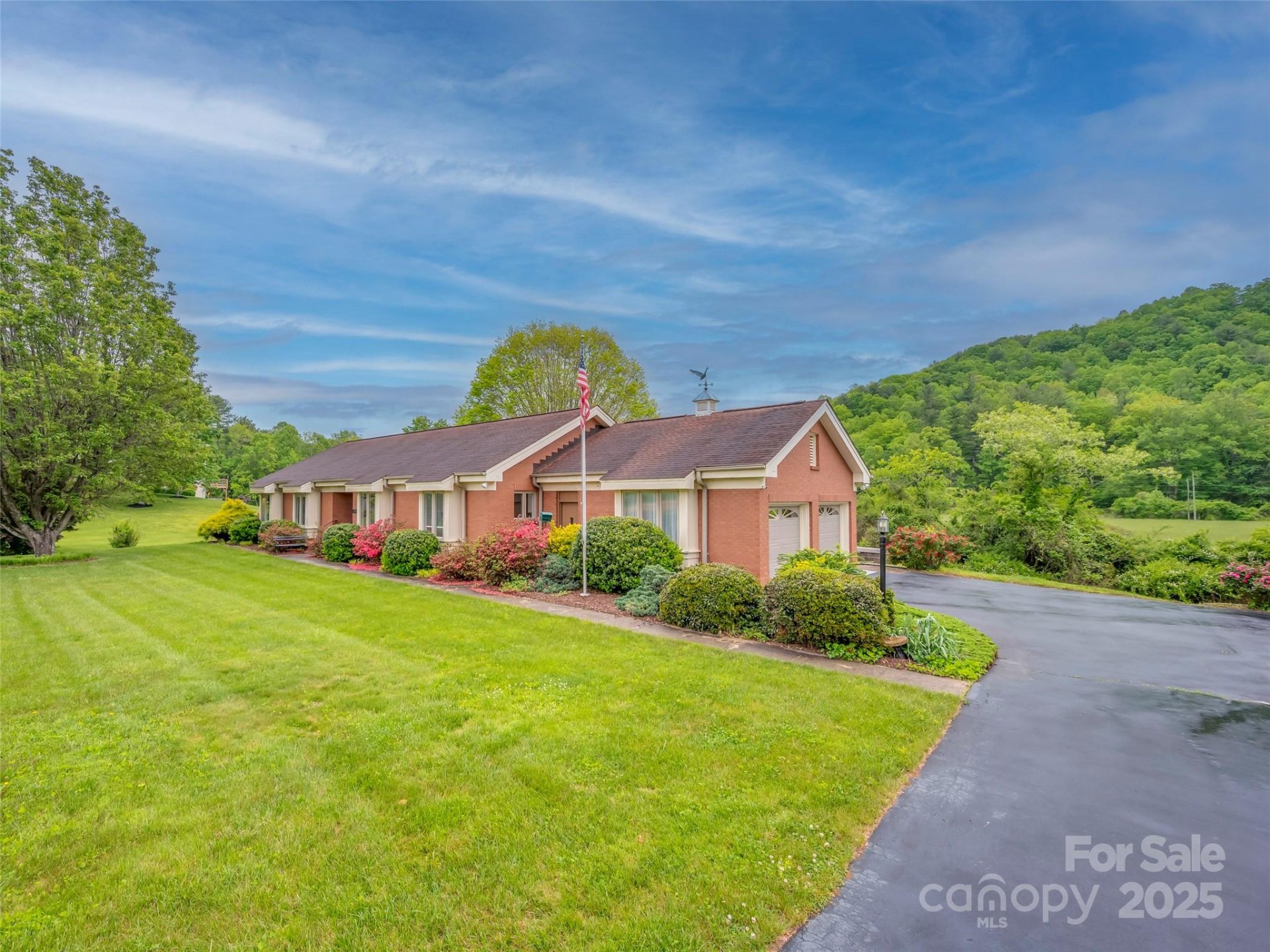 Property image 2 at 24 Beaumont Drive, Hendersonville, NC 28739