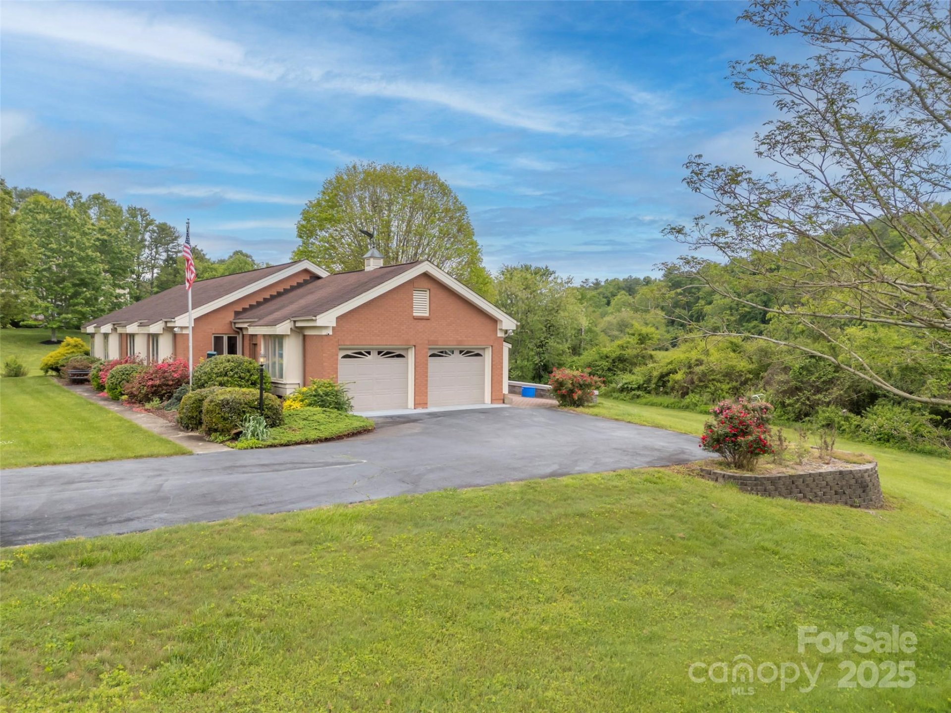 Property image 3 at 24 Beaumont Drive, Hendersonville, NC 28739