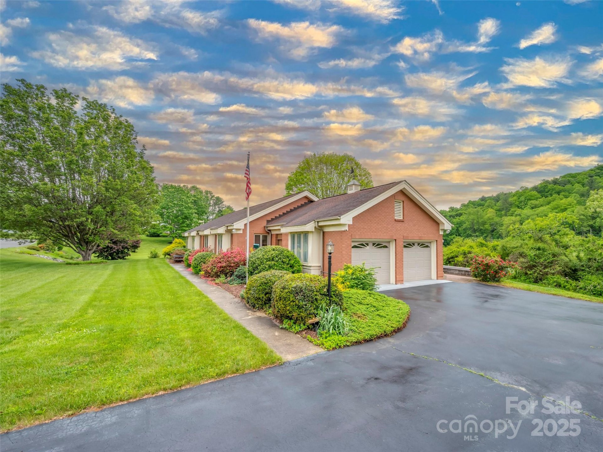 Property image 5 at 24 Beaumont Drive, Hendersonville, NC 28739