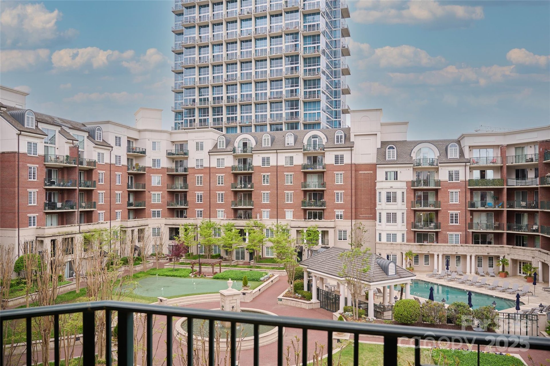 300 W 5th Street