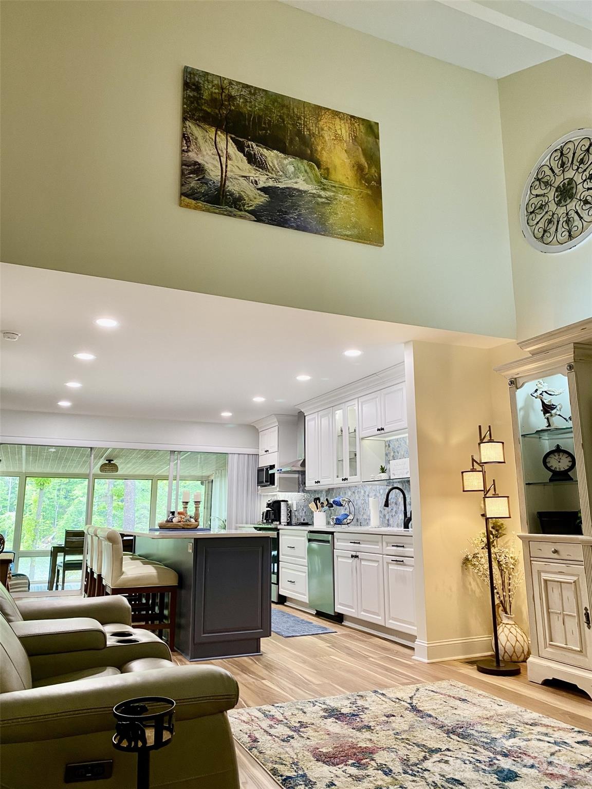 118 W Lake Drive