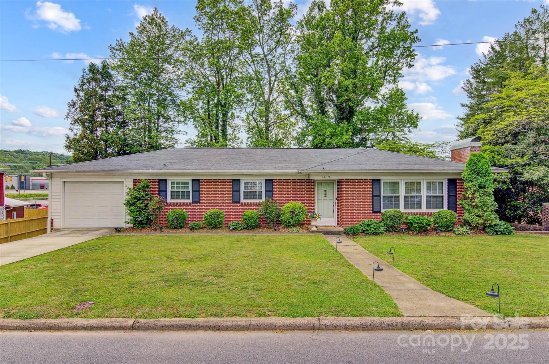 Property image 2 at 1019 Pennton Avenue, Lenoir, NC 28645