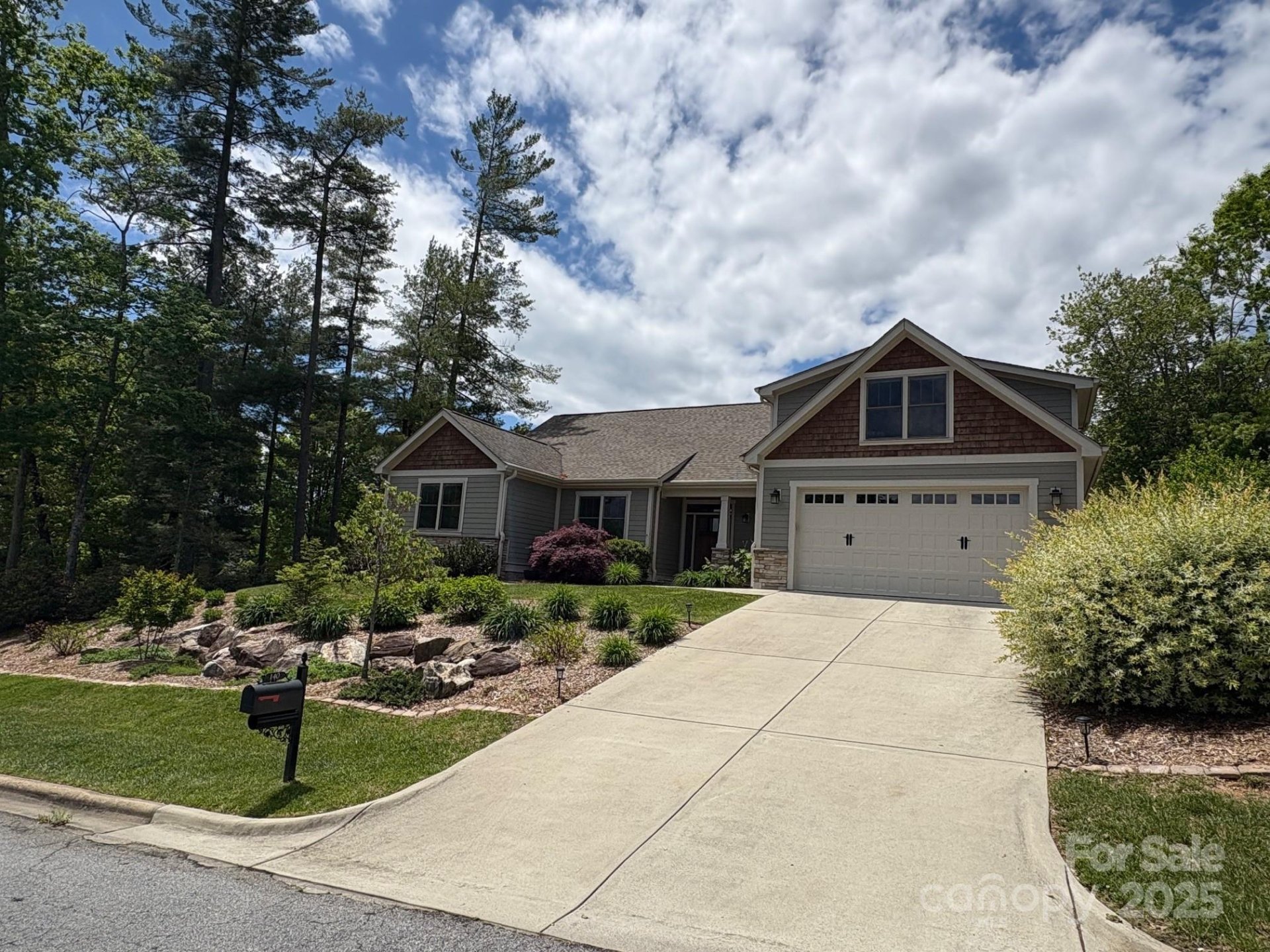 Property at 140 Shadowleaf Drive, Hendersonville, NC 28739