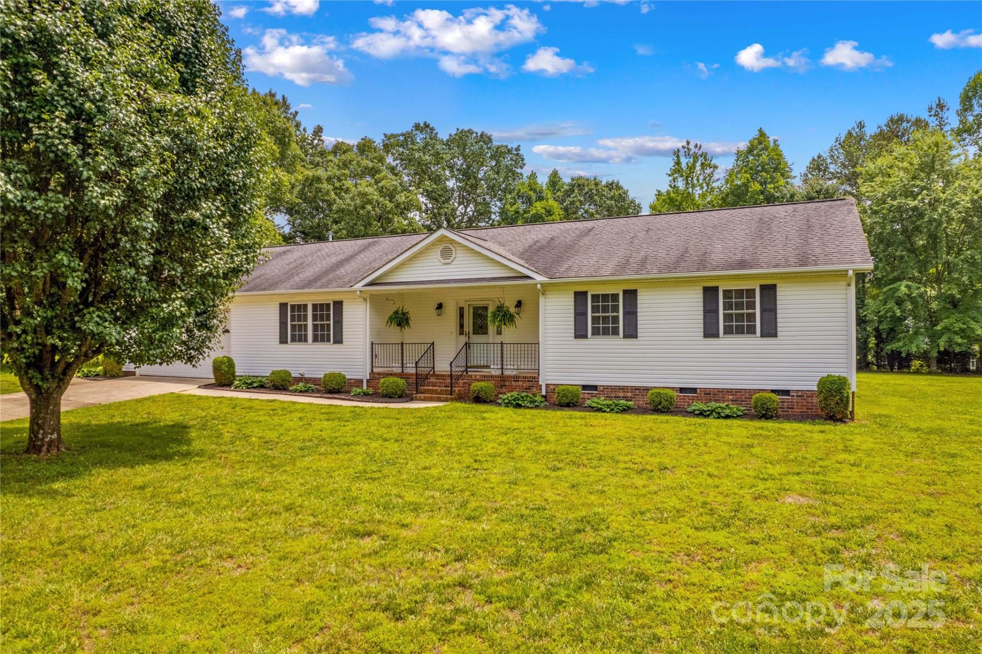115 Three Oaks Lane