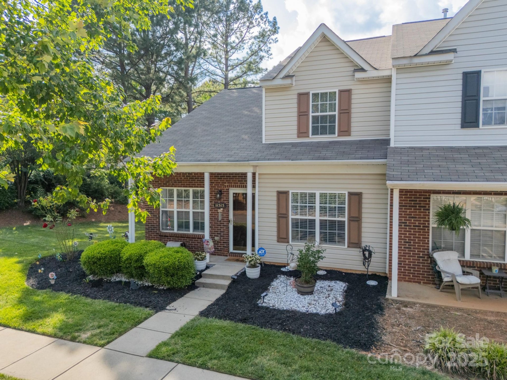 Hunter Downs, Charlotte Community