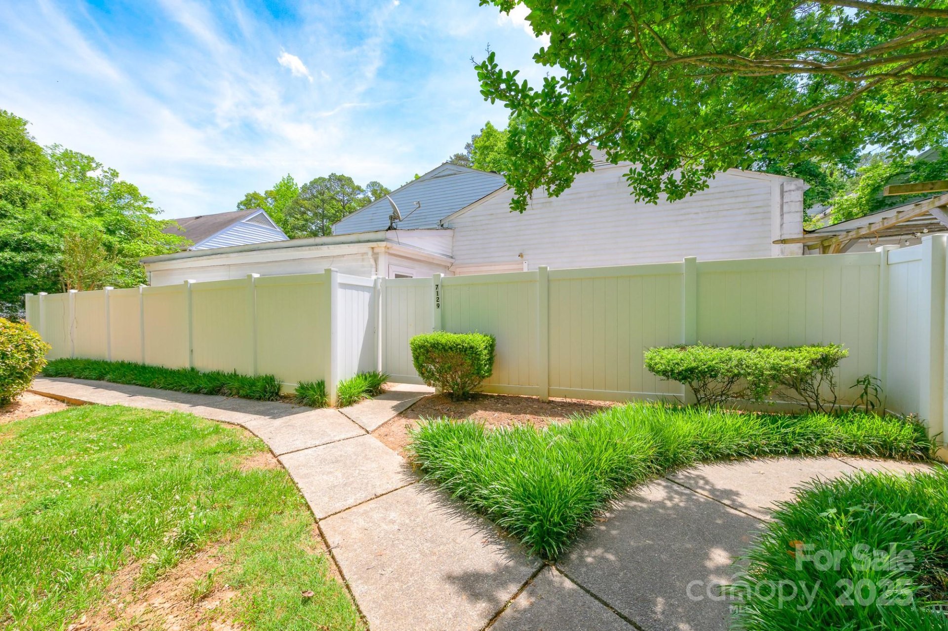 Property image 2 at 7129 Stonington Lane, Charlotte, NC 28227
