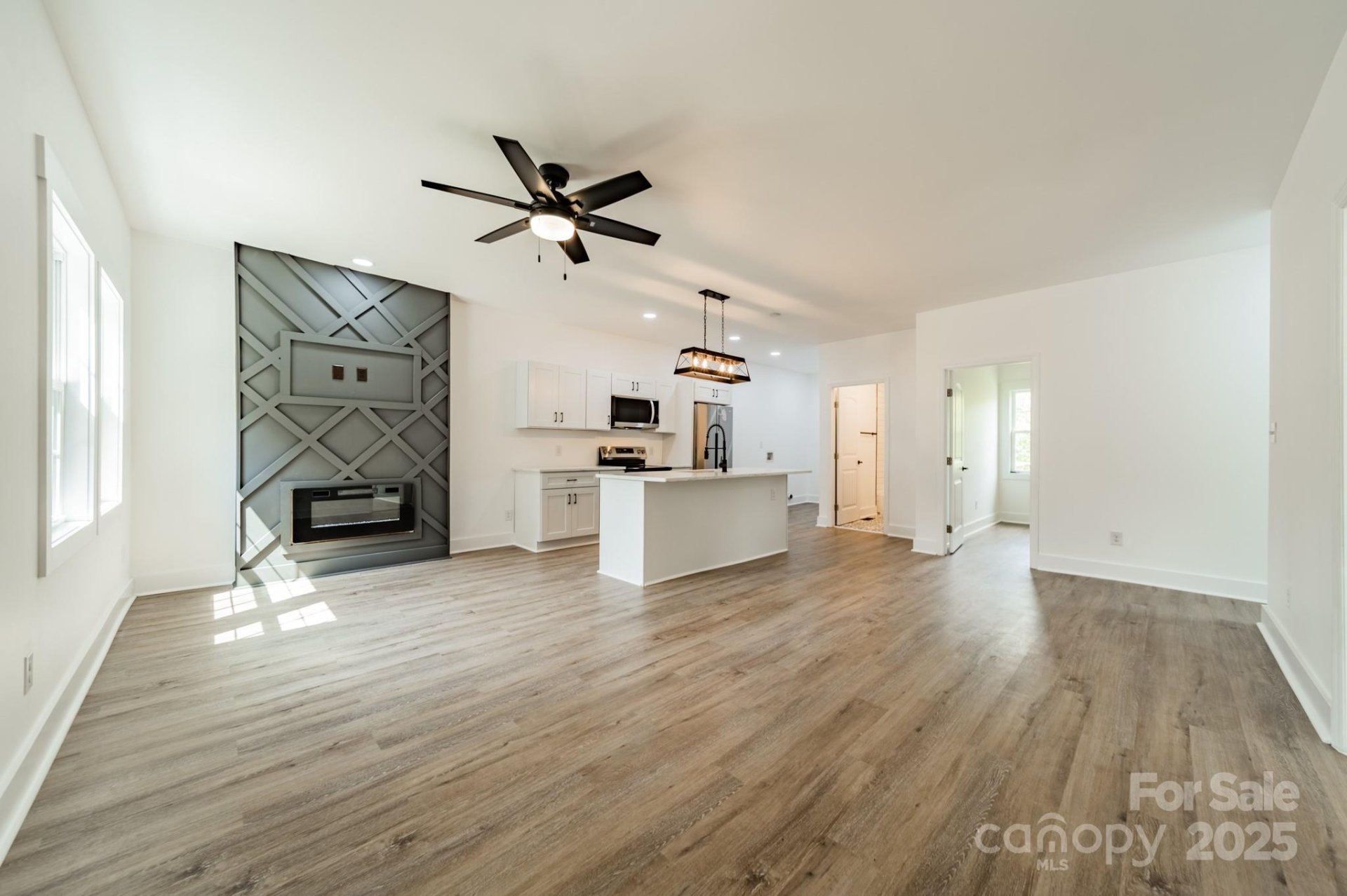 Property image 3 at 322 S Hill Street, Gastonia, NC 28052