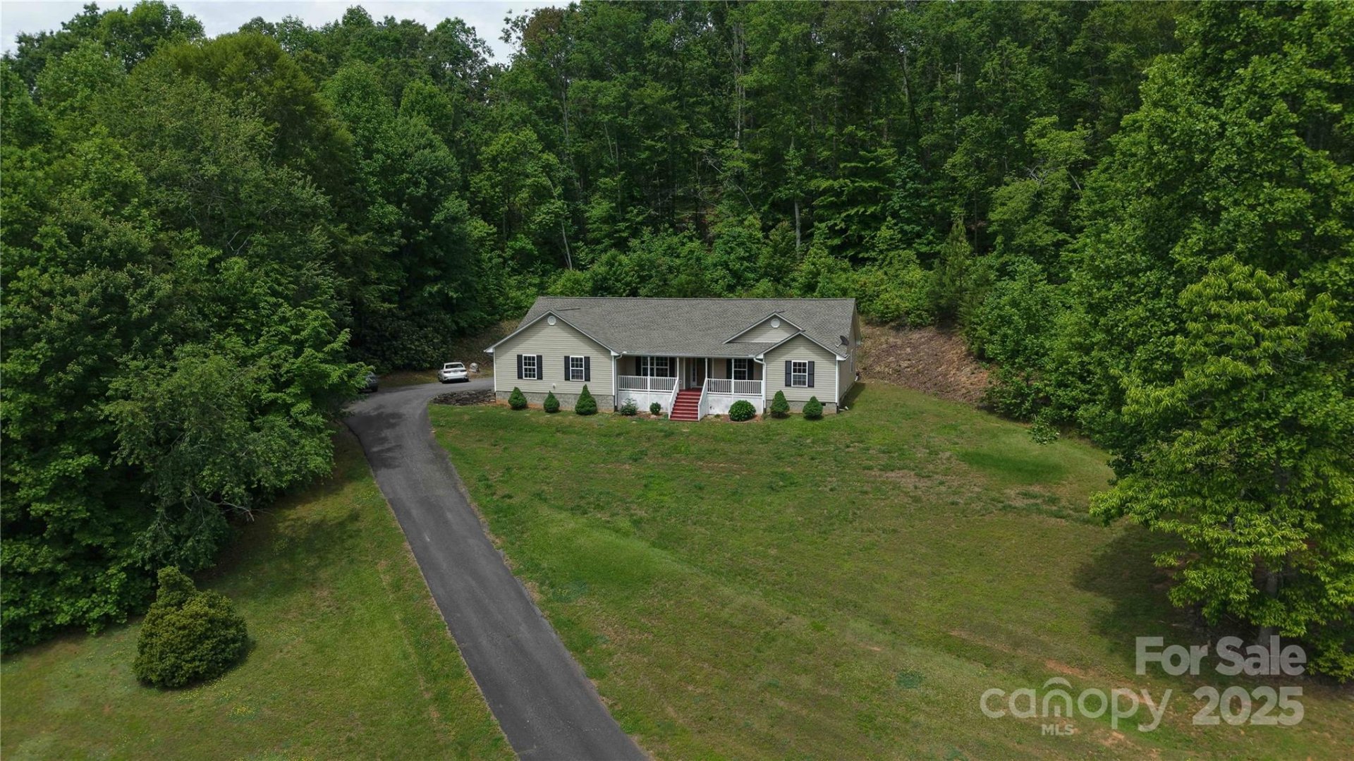 Property image 2 at 207 Lakeview Drive, Marion, NC 28752