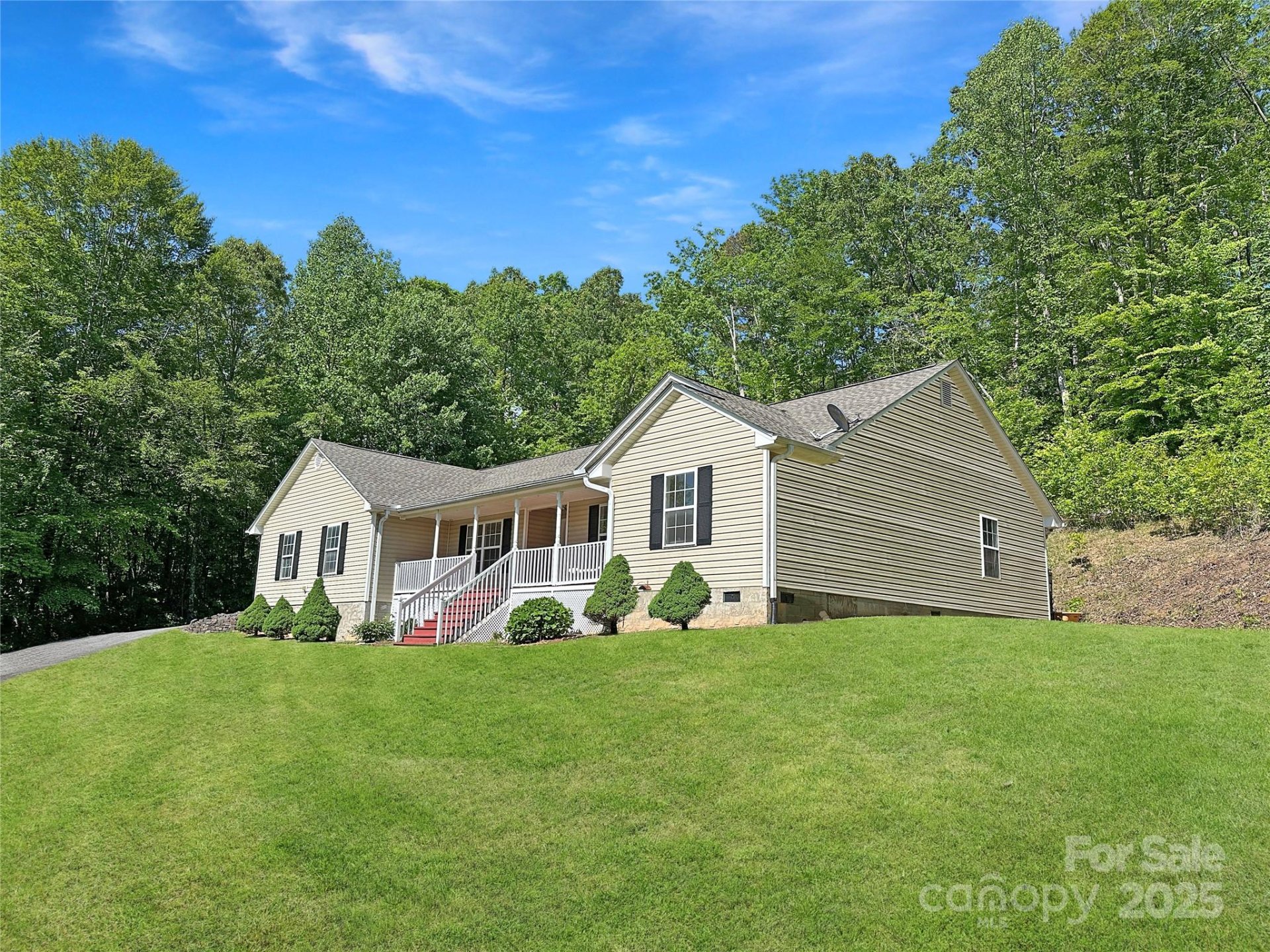 Property image 3 at 207 Lakeview Drive, Marion, NC 28752