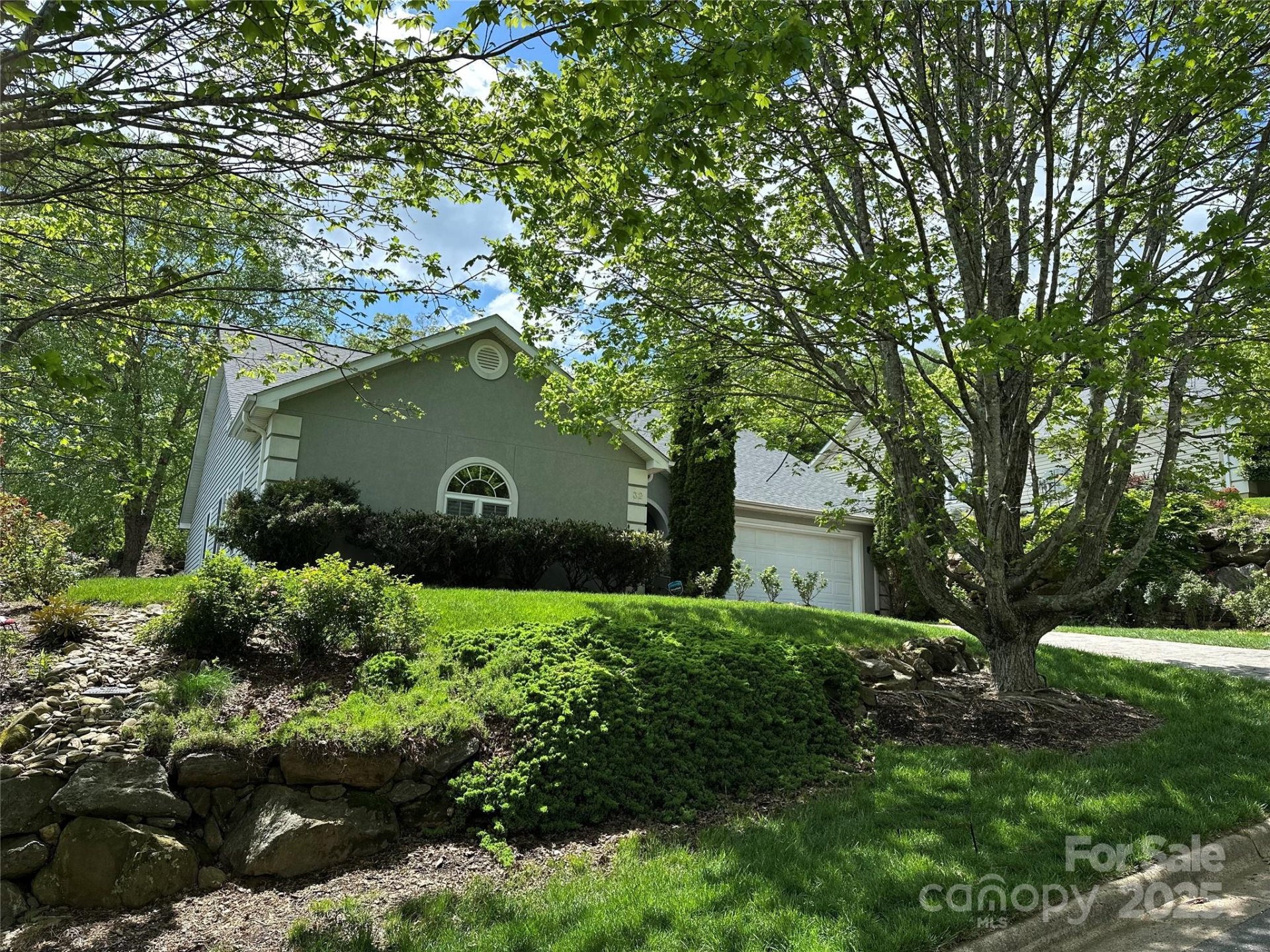 Property image 3 at 32 Stonebridge Drive, Asheville, NC 28805