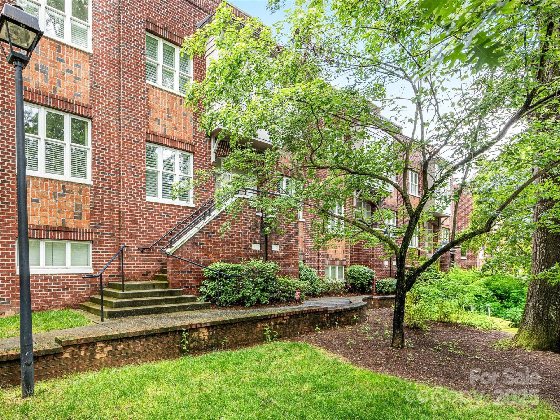 Property image 1 at 100 N Laurel Avenue, Charlotte, NC 28207