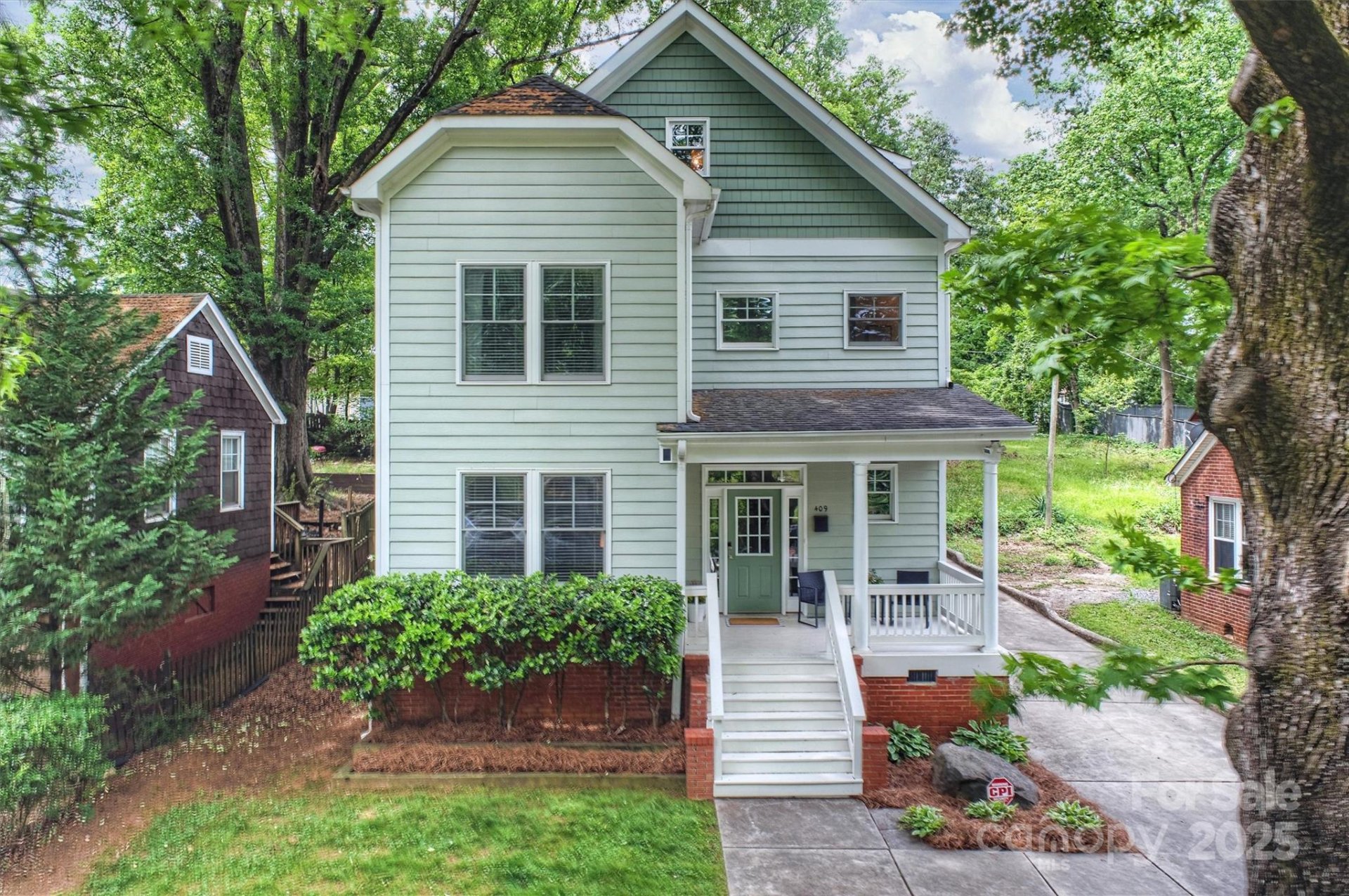 Property image 1 at 409 W Kingston Avenue, Charlotte, NC 28203