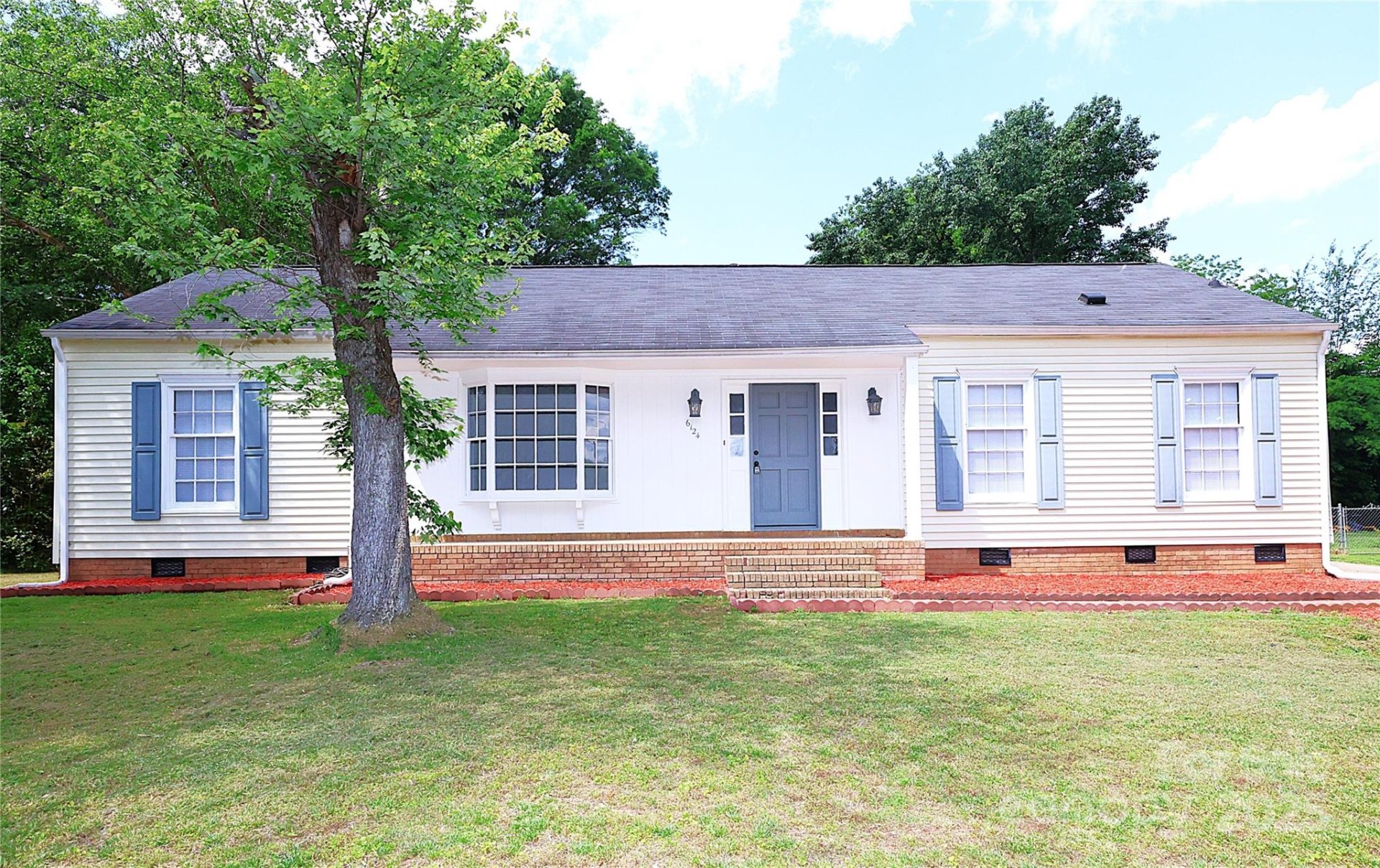 Property image 1 at 6124 Coach Hill Lane, Charlotte, NC 28212