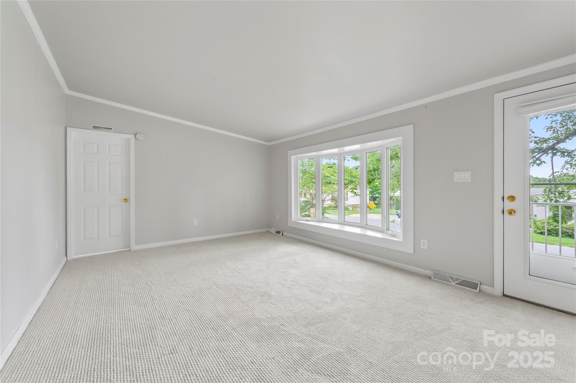 Property image 3 at 1 N Howard Lane, Hendersonville, NC 28792