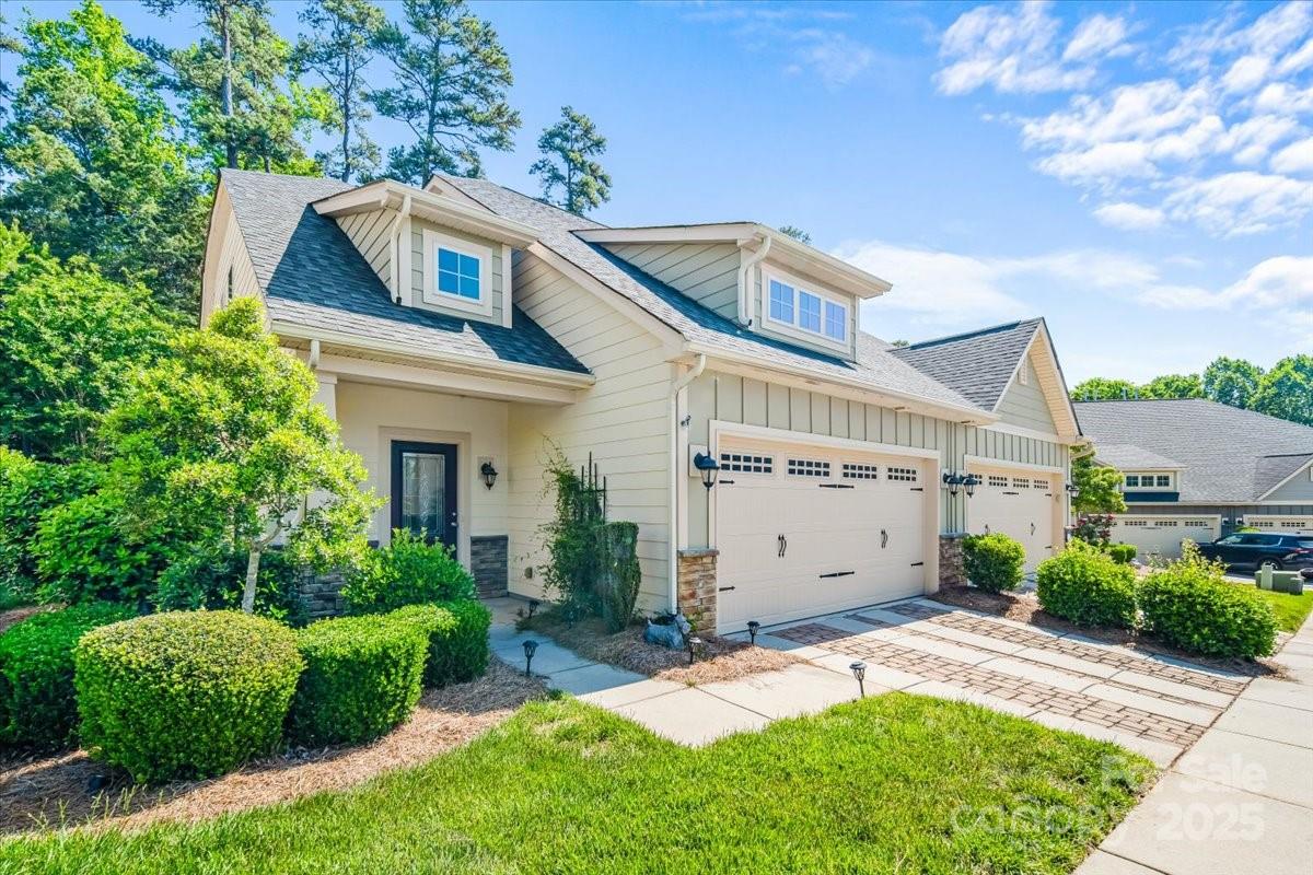Emerald Green, Mooresville Community