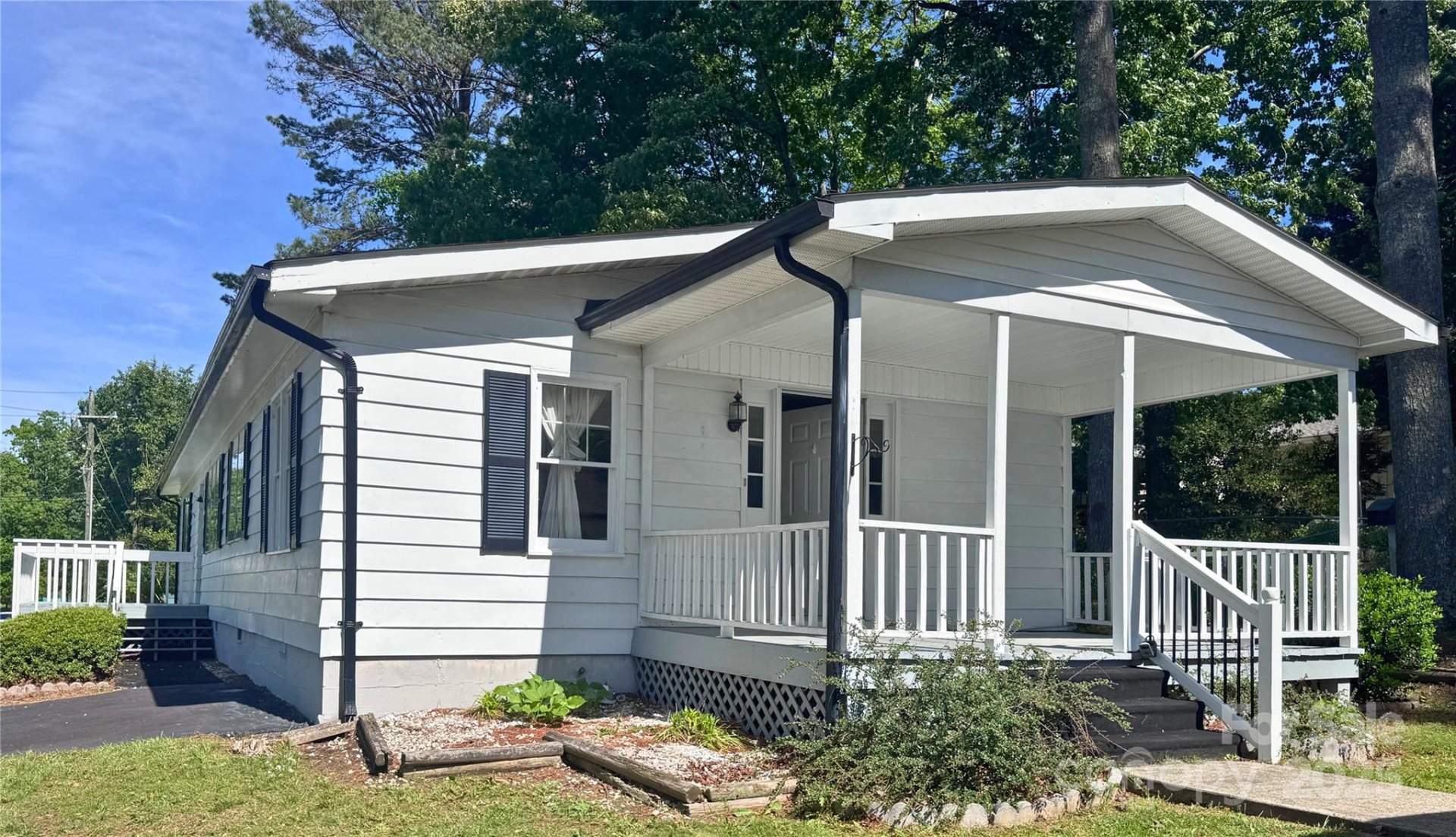 Property image 3 at 7 Lakewood Road, Hendersonville, NC 28792