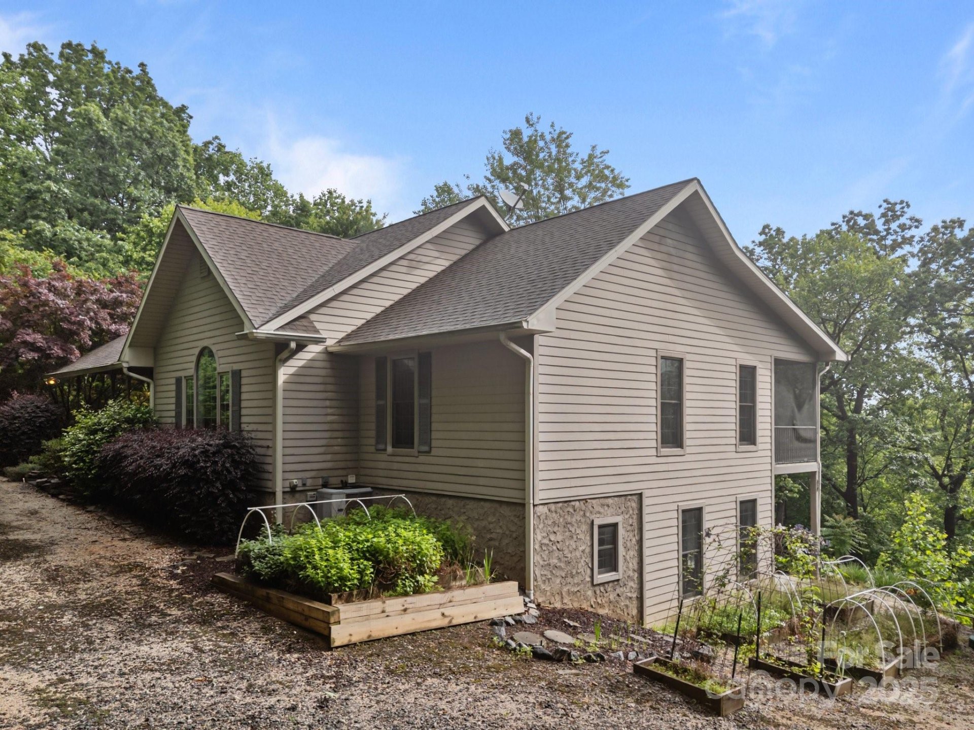 273 Bluebird Road
