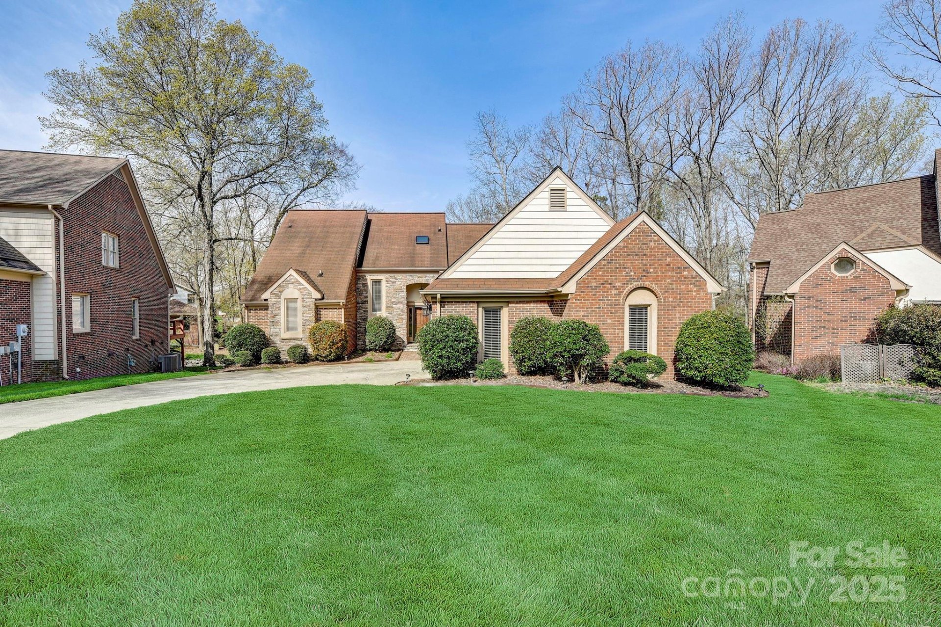 Carsons Pond, Charlotte Community