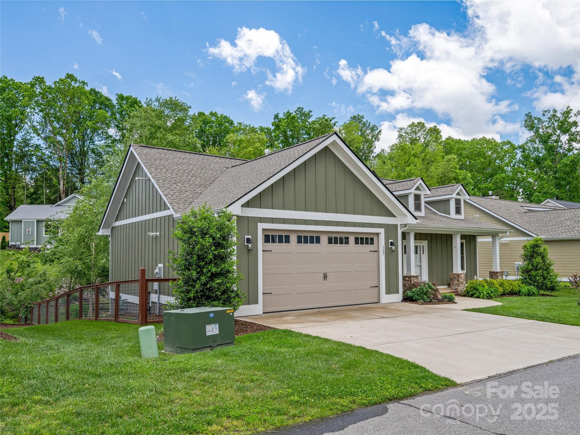 Property image 2 at 127 Olde Oak Way, Hendersonville, NC 28792