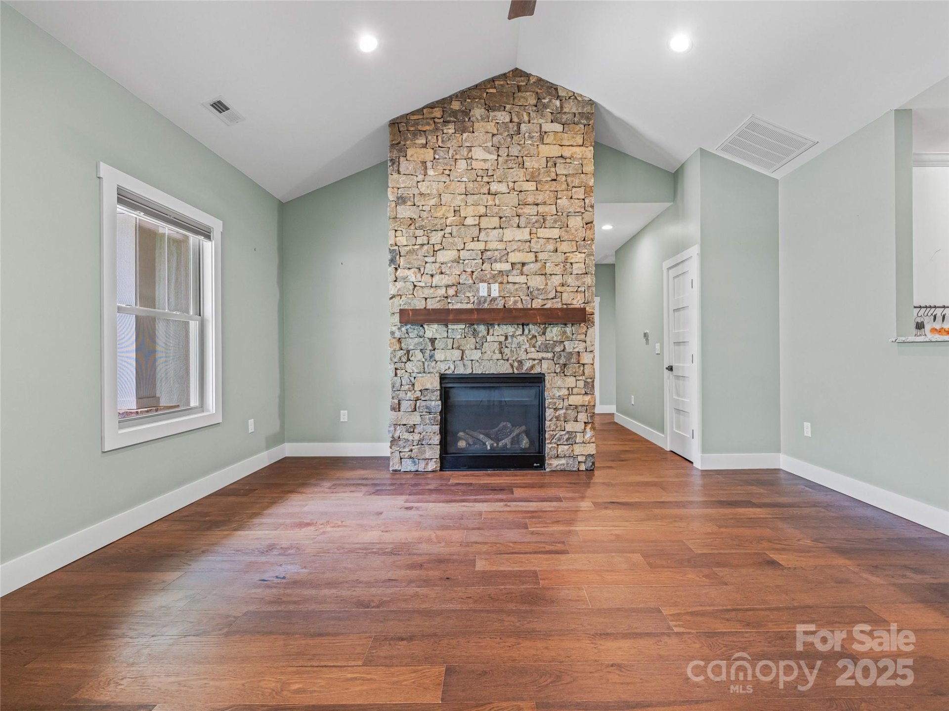 Property image 5 at 127 Olde Oak Way, Hendersonville, NC 28792