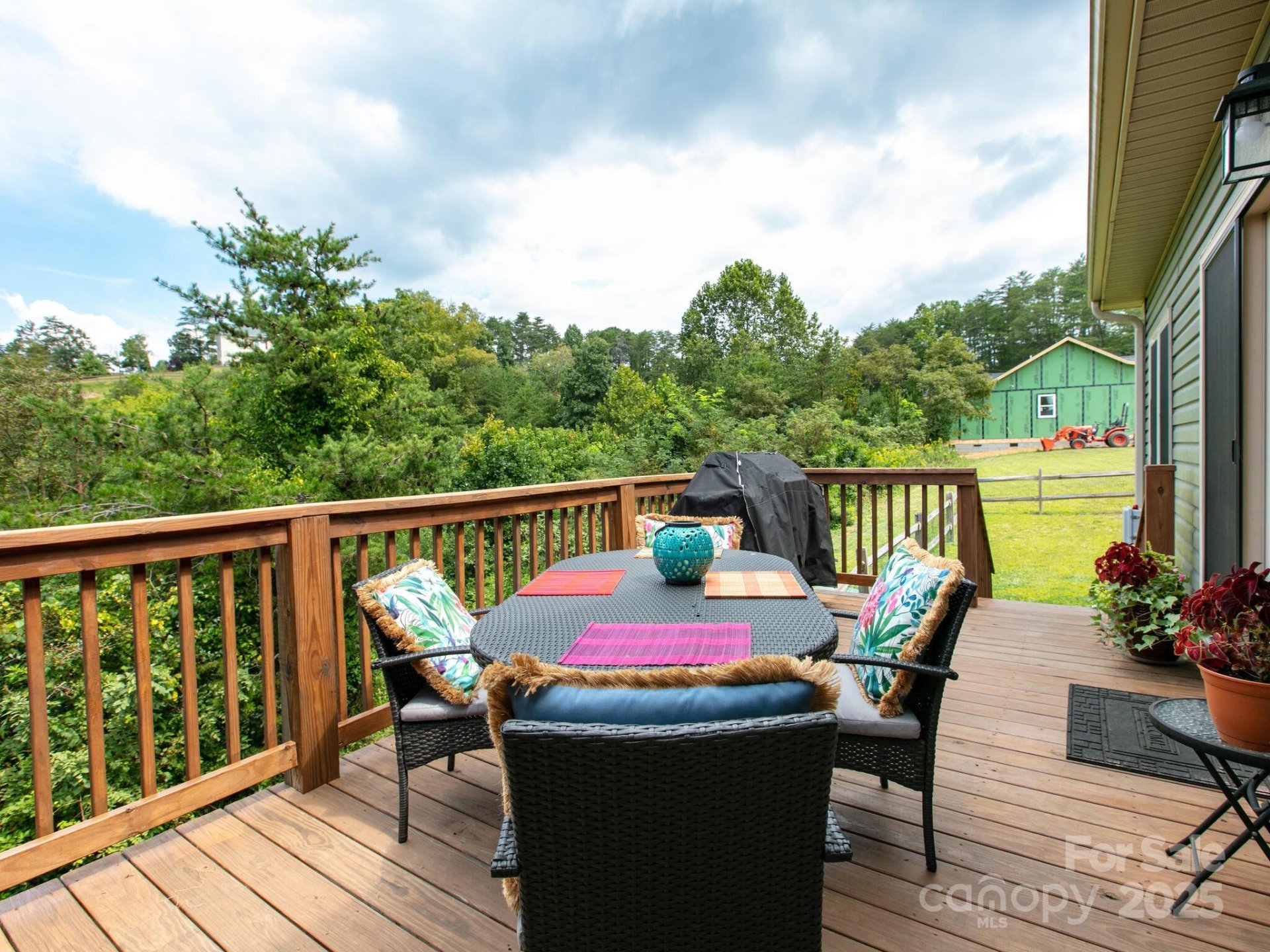 Southern View Acres, Weaverville Community