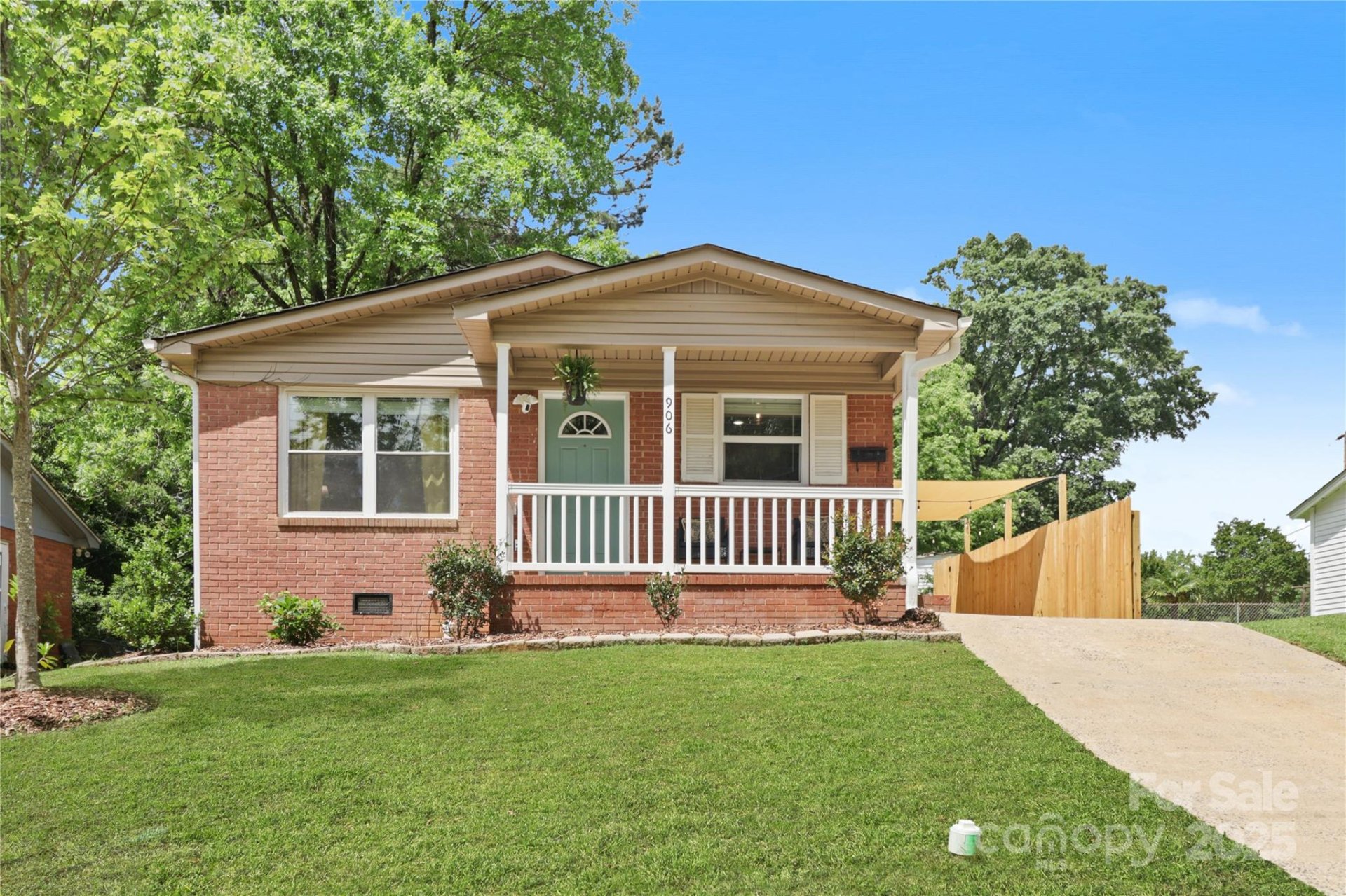 906 Eastwood Drive