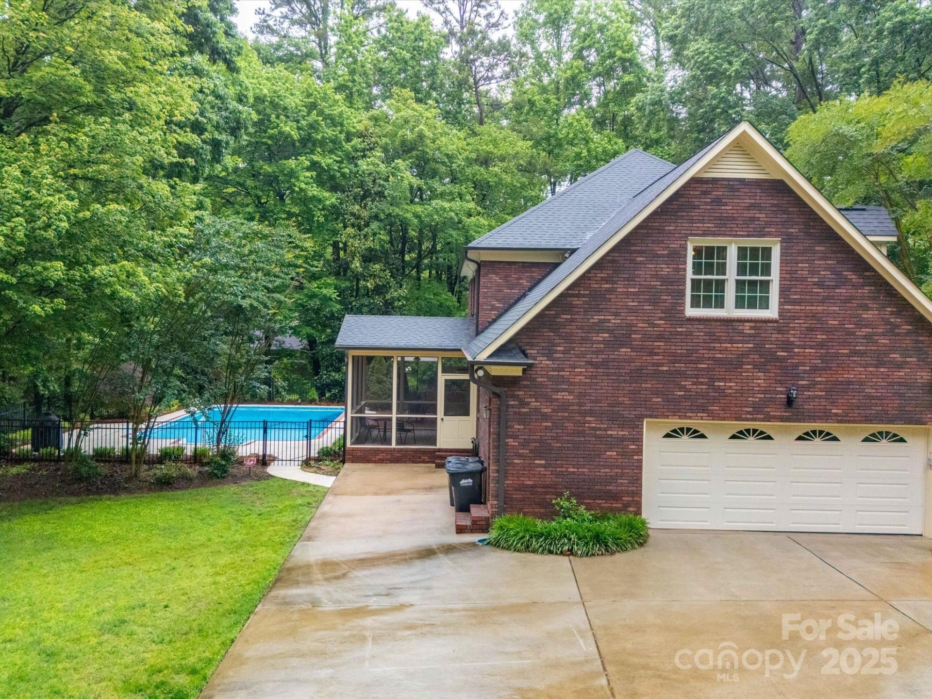 Property image 3 at 8527 Foxbridge Drive, Matthews, NC 28104