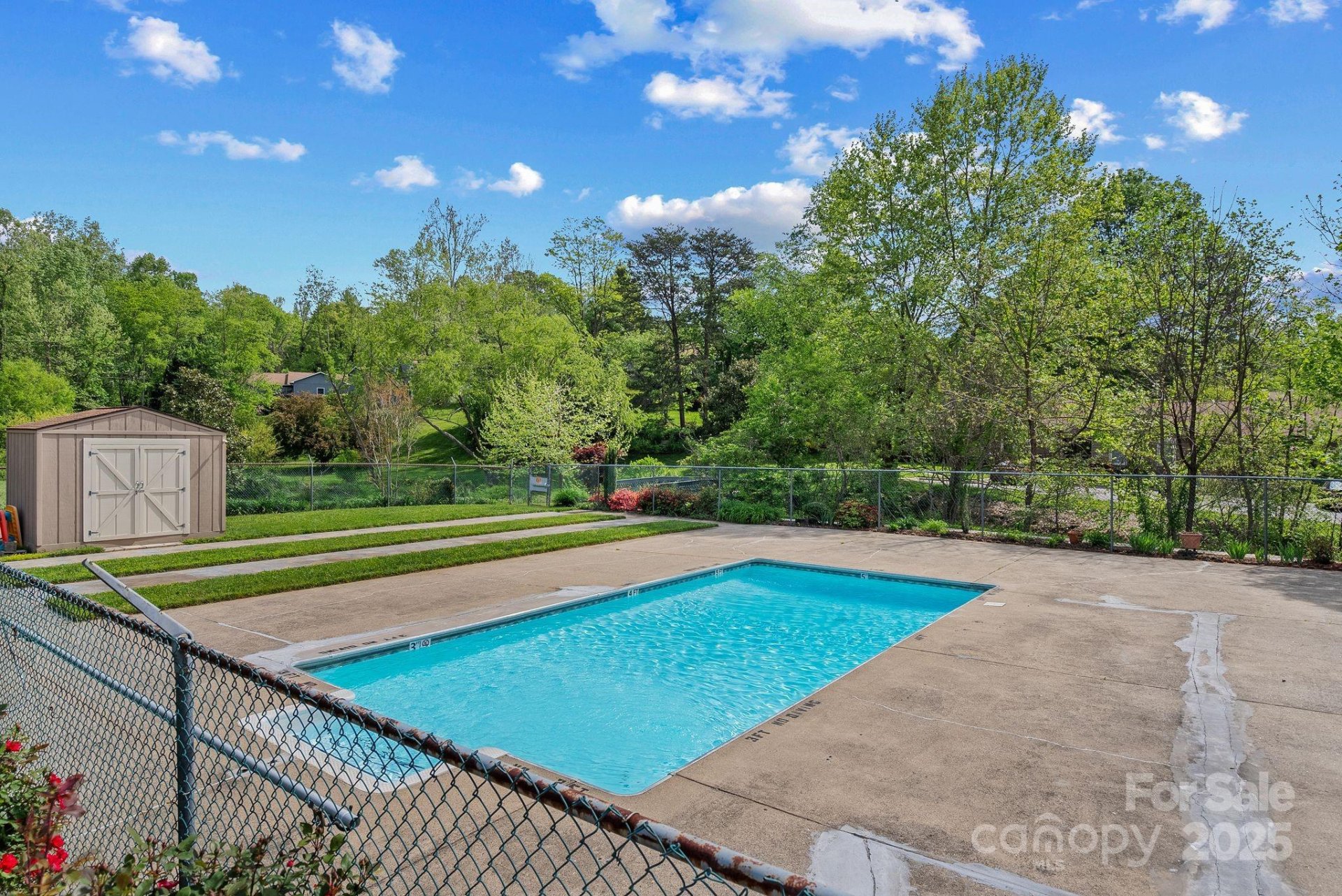 Property image 2 at 4 B Hedgerose Court, Asheville, NC 28805