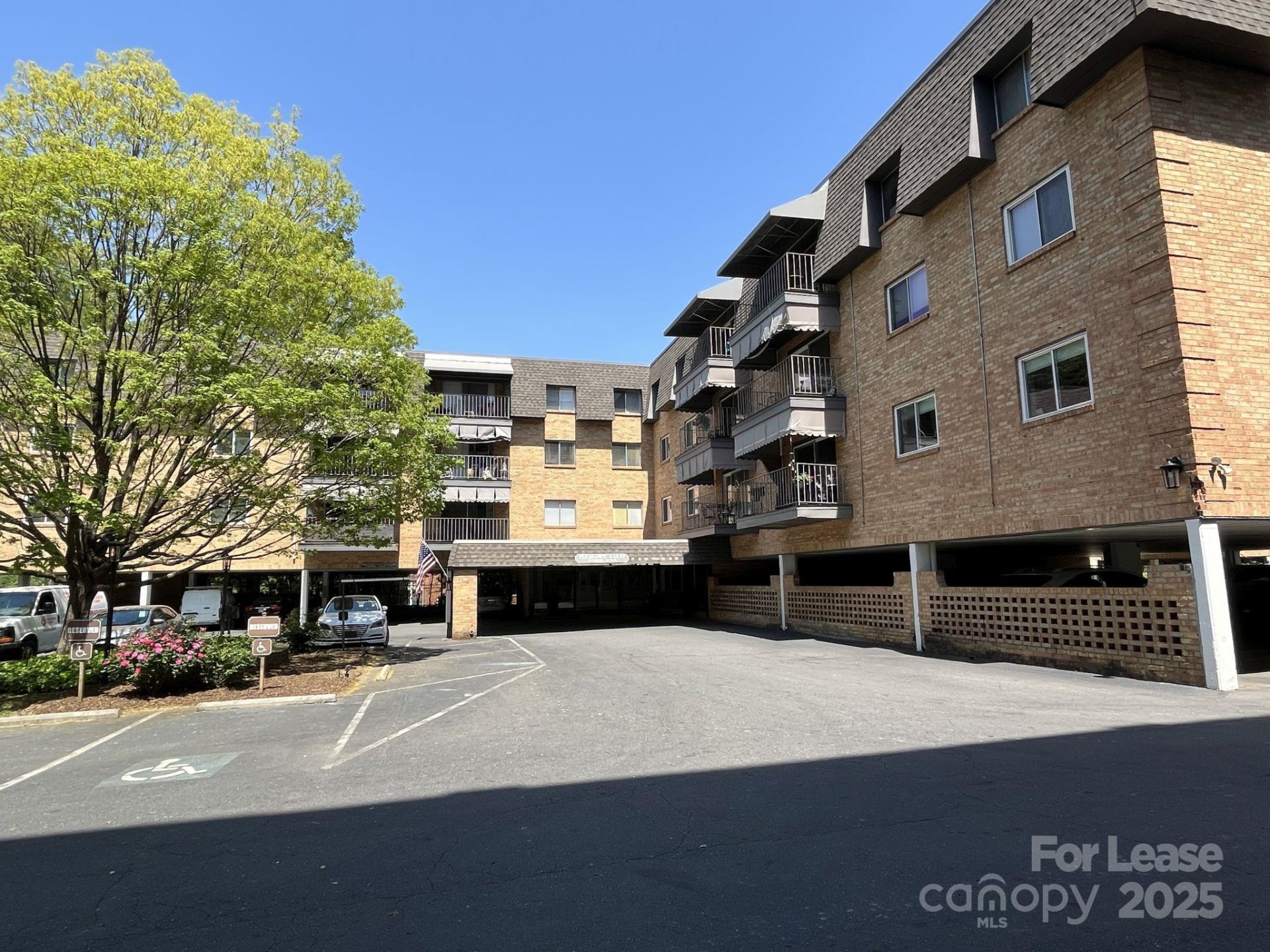 1323 Queens Road