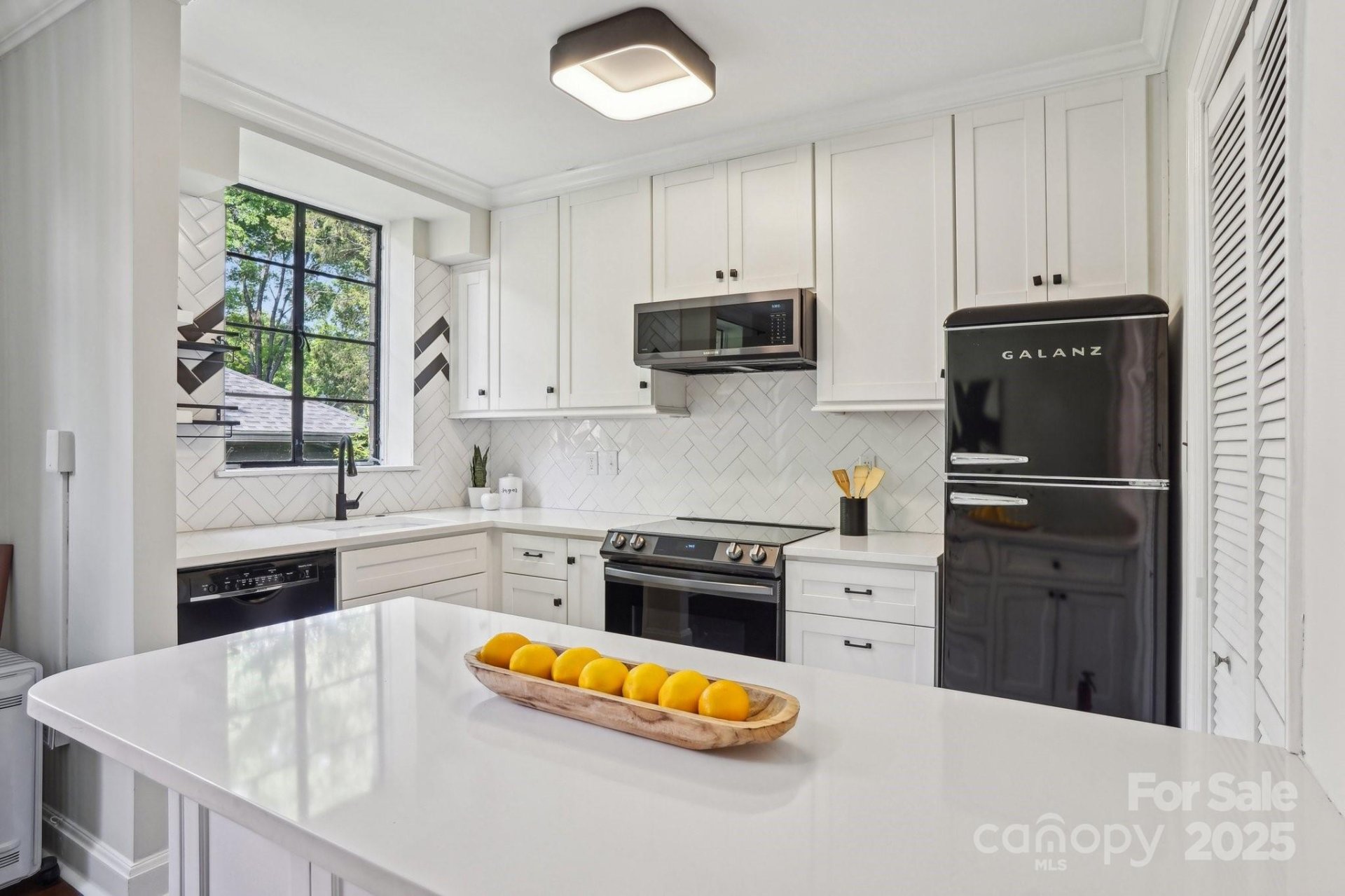Property image 2 at 1121 Myrtle Avenue, Charlotte, NC 28203