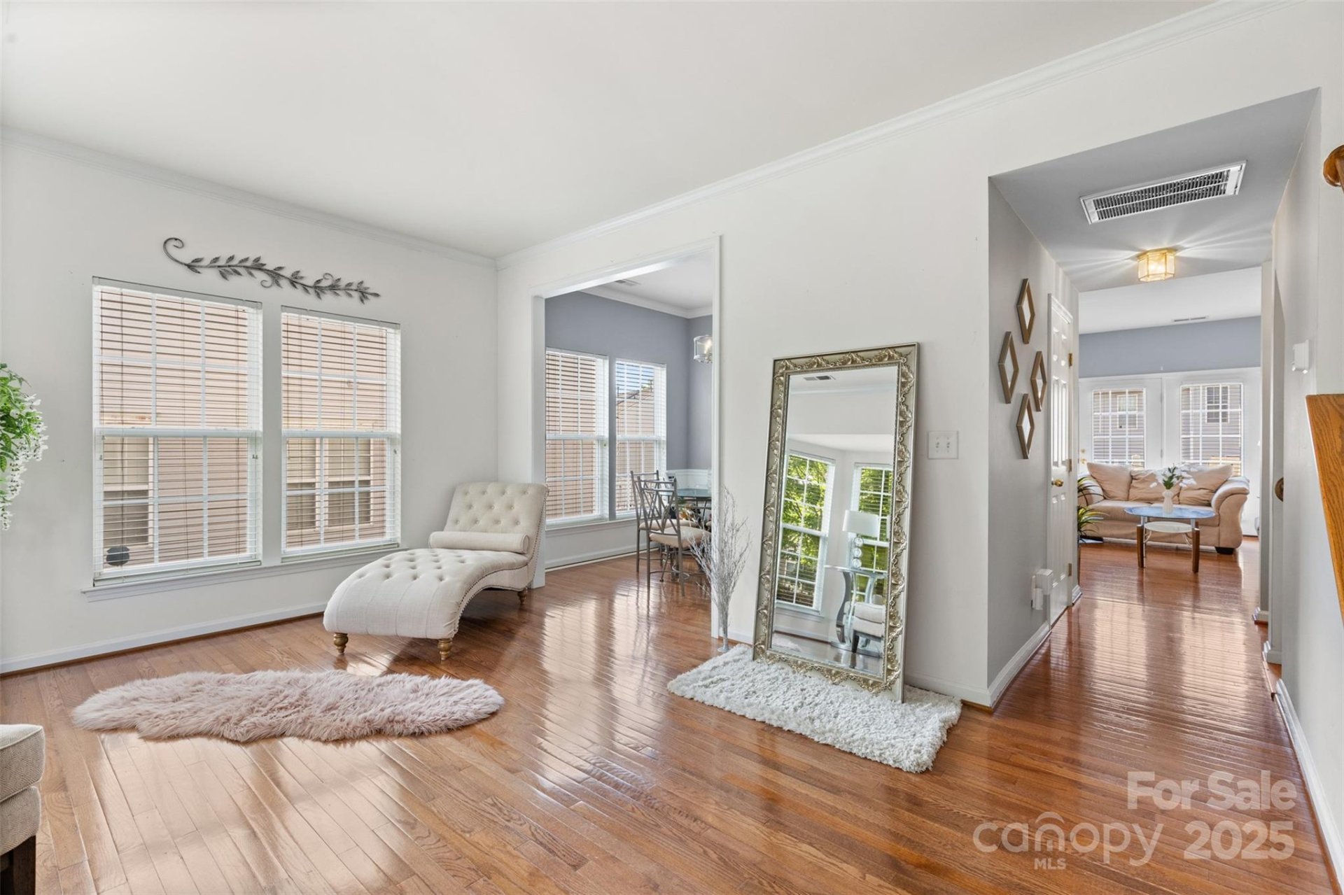 Mallard Glen Village, Charlotte Community