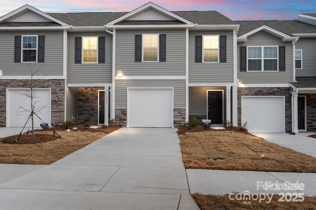 Mallard Creek Towns, Charlotte Community