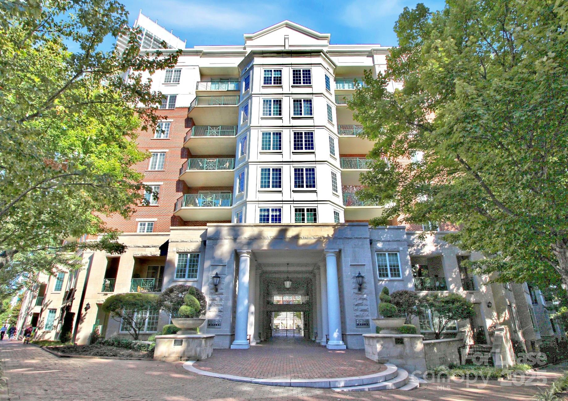300 W 5th Street