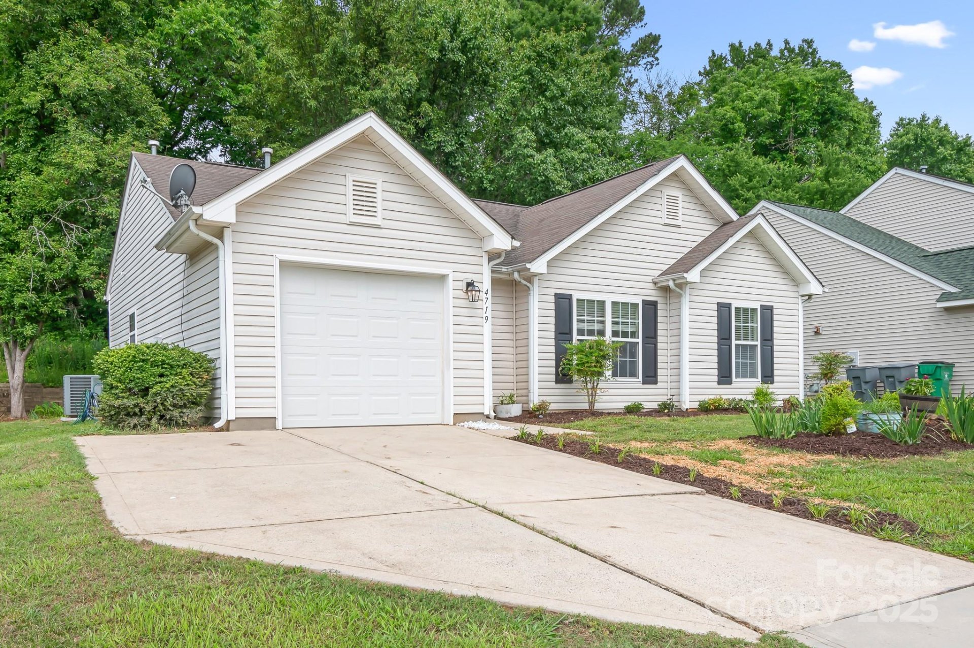 Property image 1 at 4719 Sahalee Lane, Charlotte, NC 28216