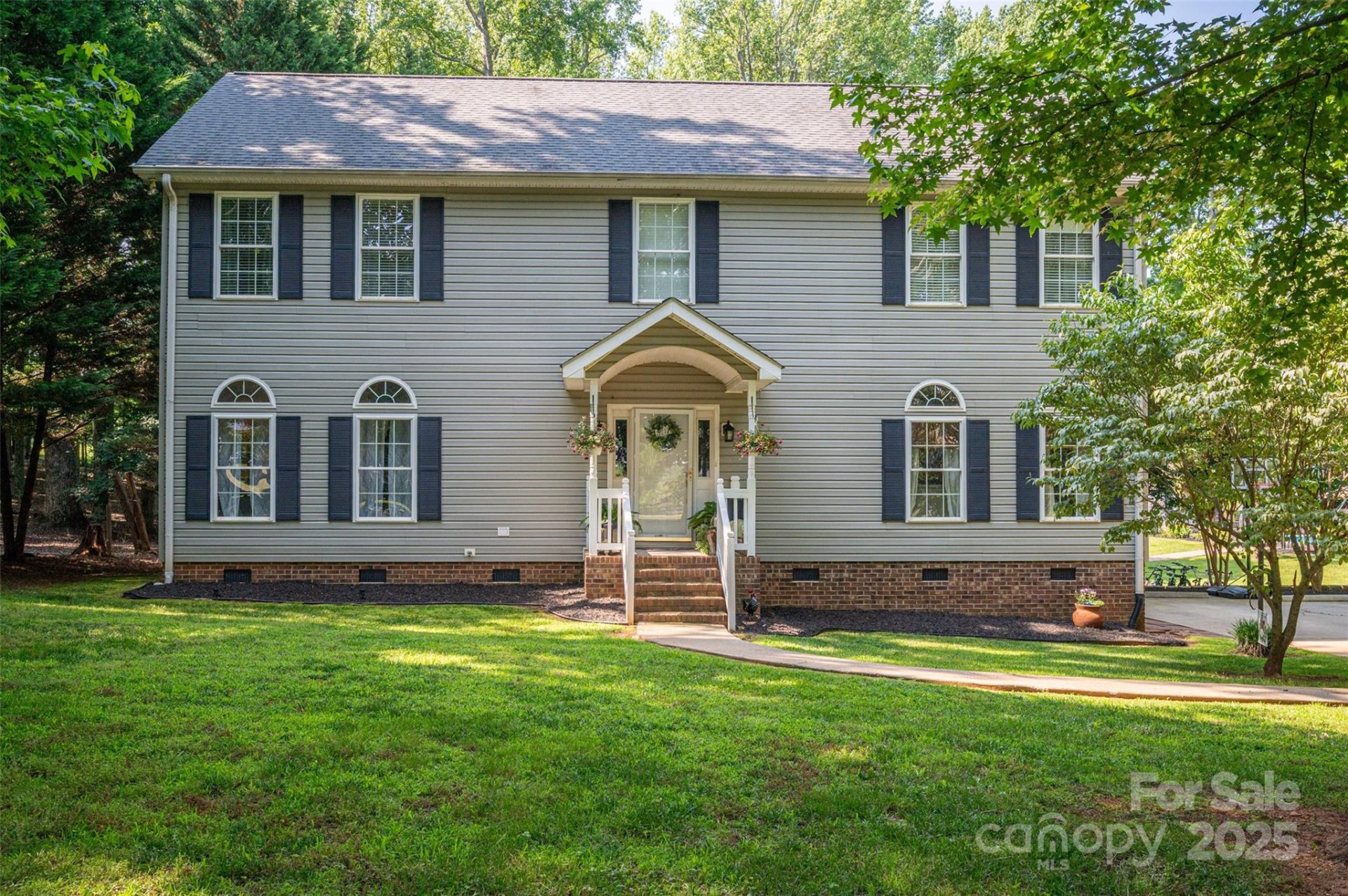 Lewis Farm Estates, Kings Mountain Community