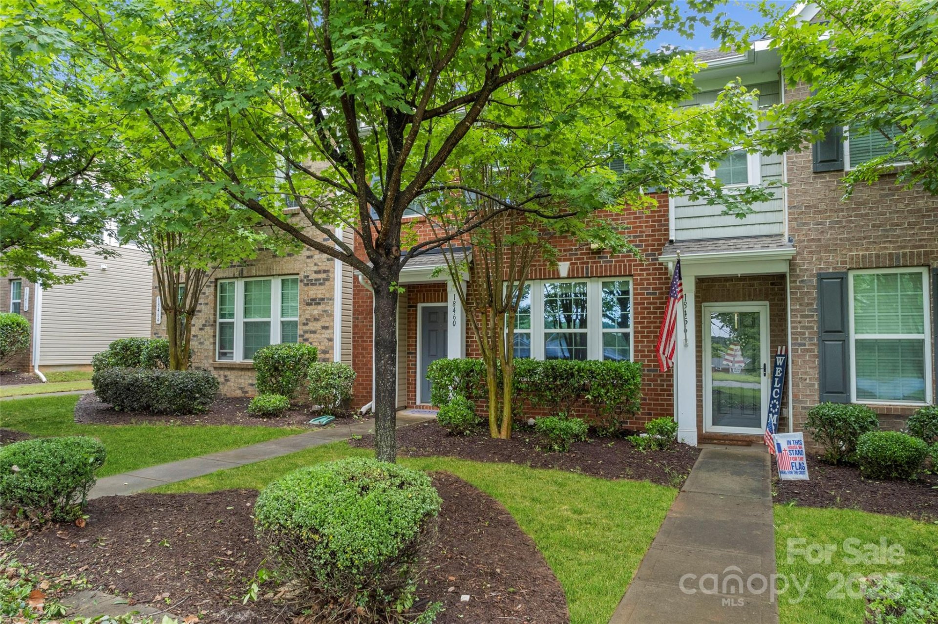 Harborside Townhomes, Cornelius Community