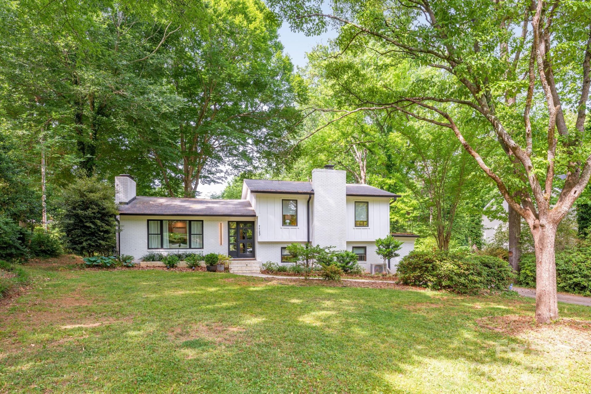 Property image 2 at 7123 Linda Lake Drive, Charlotte, NC 28215