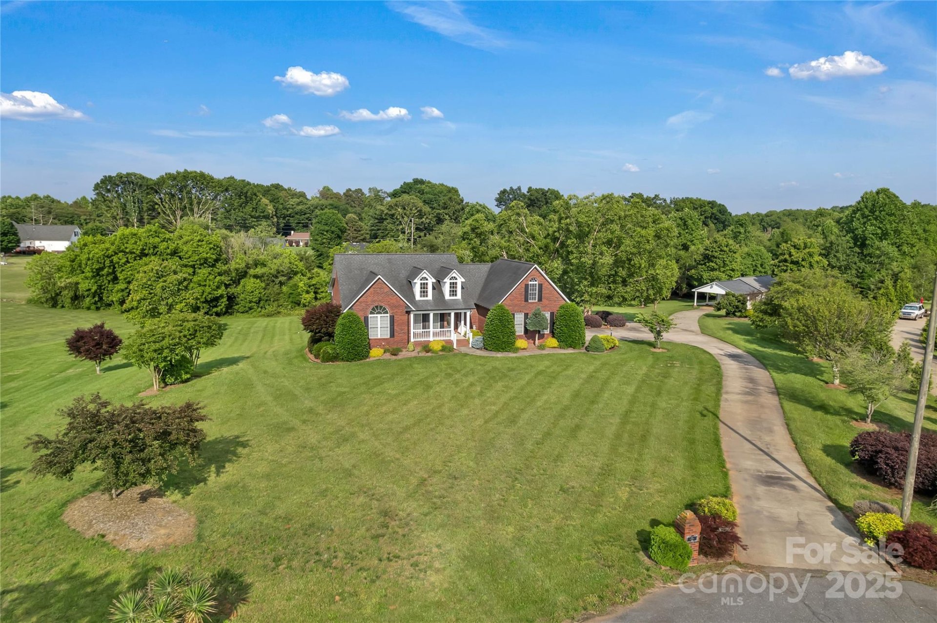 814 Settlers Drive