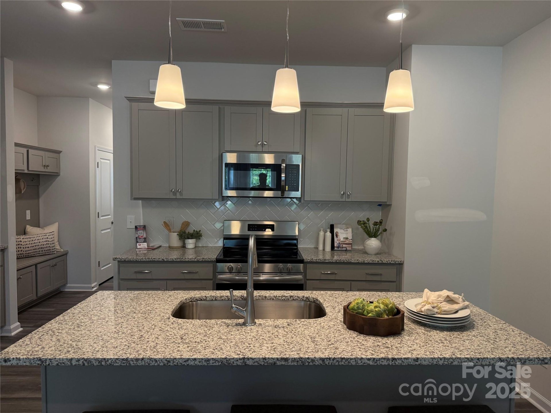 Property image 5 at 4706 Lakeview Road, Charlotte, NC 28216