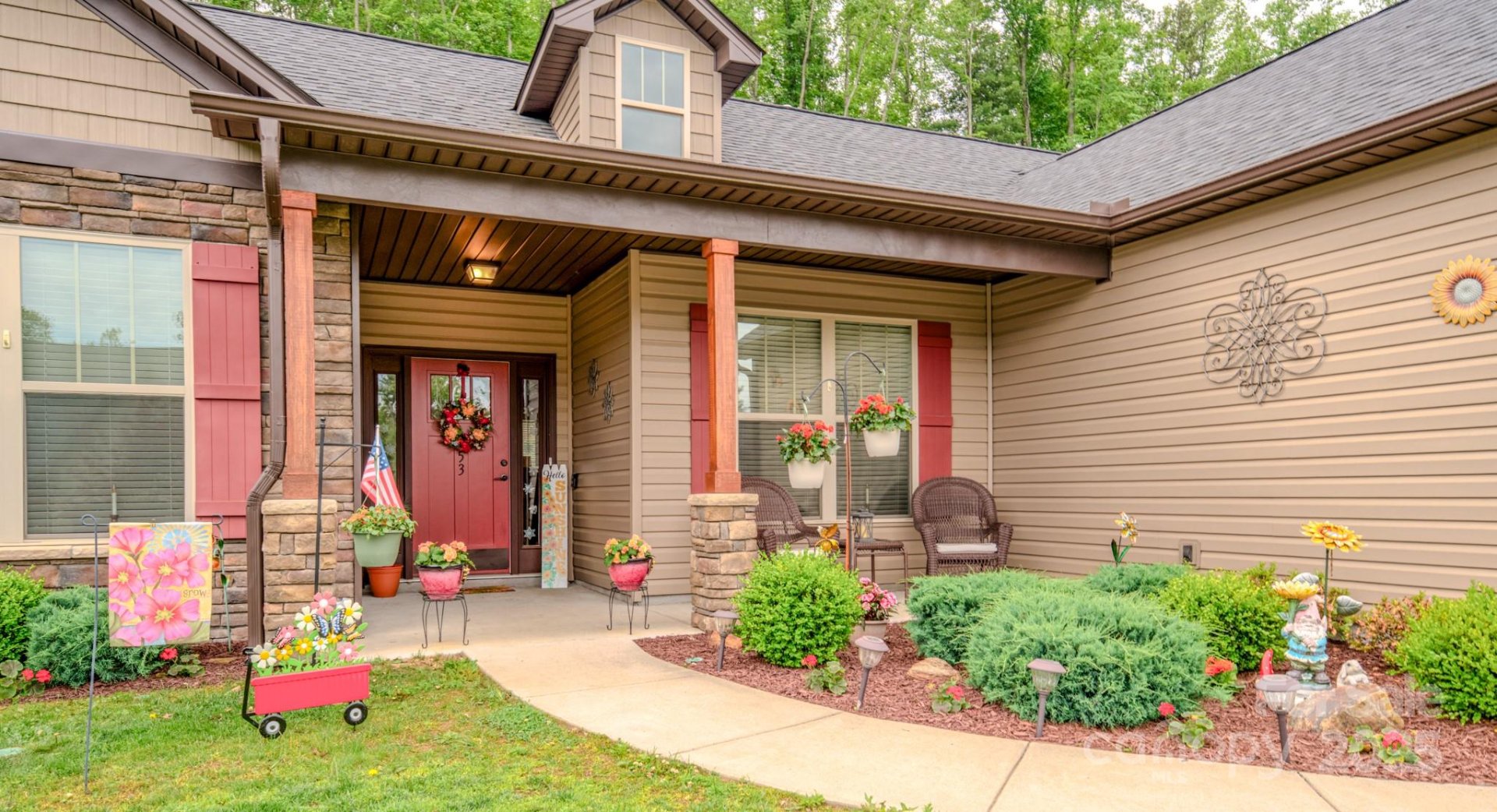 Maple Trace, Weaverville Community
