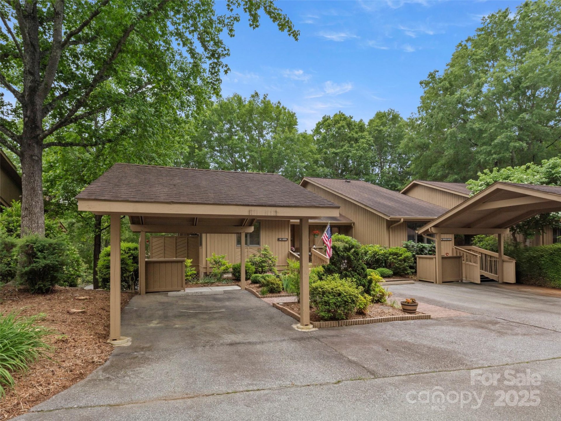 Property image 3 at 502 Spanish Oak Lane, Hendersonville, NC 28791