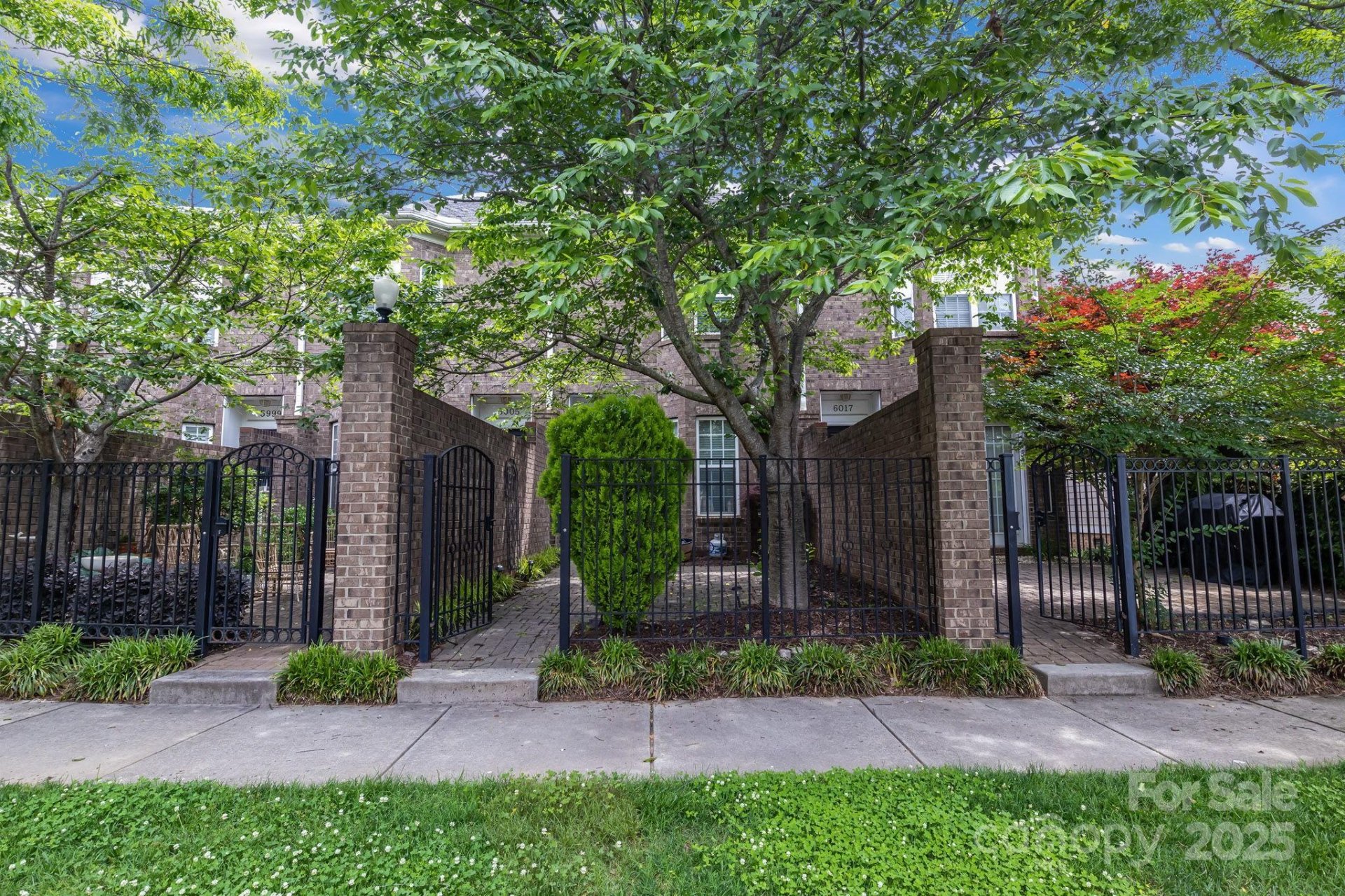 6011 Nw Village Drive