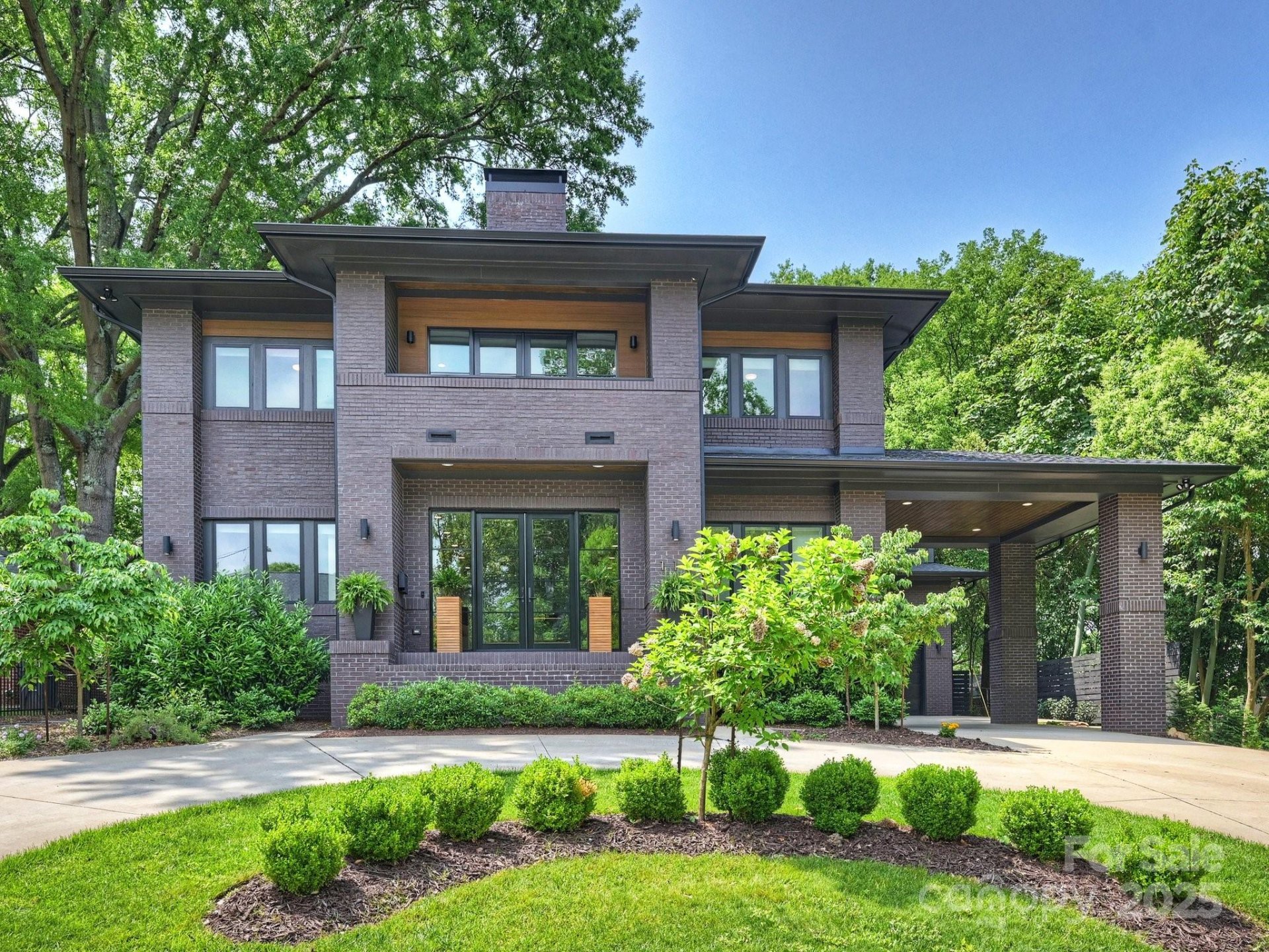 Barclay Downs, Charlotte Community