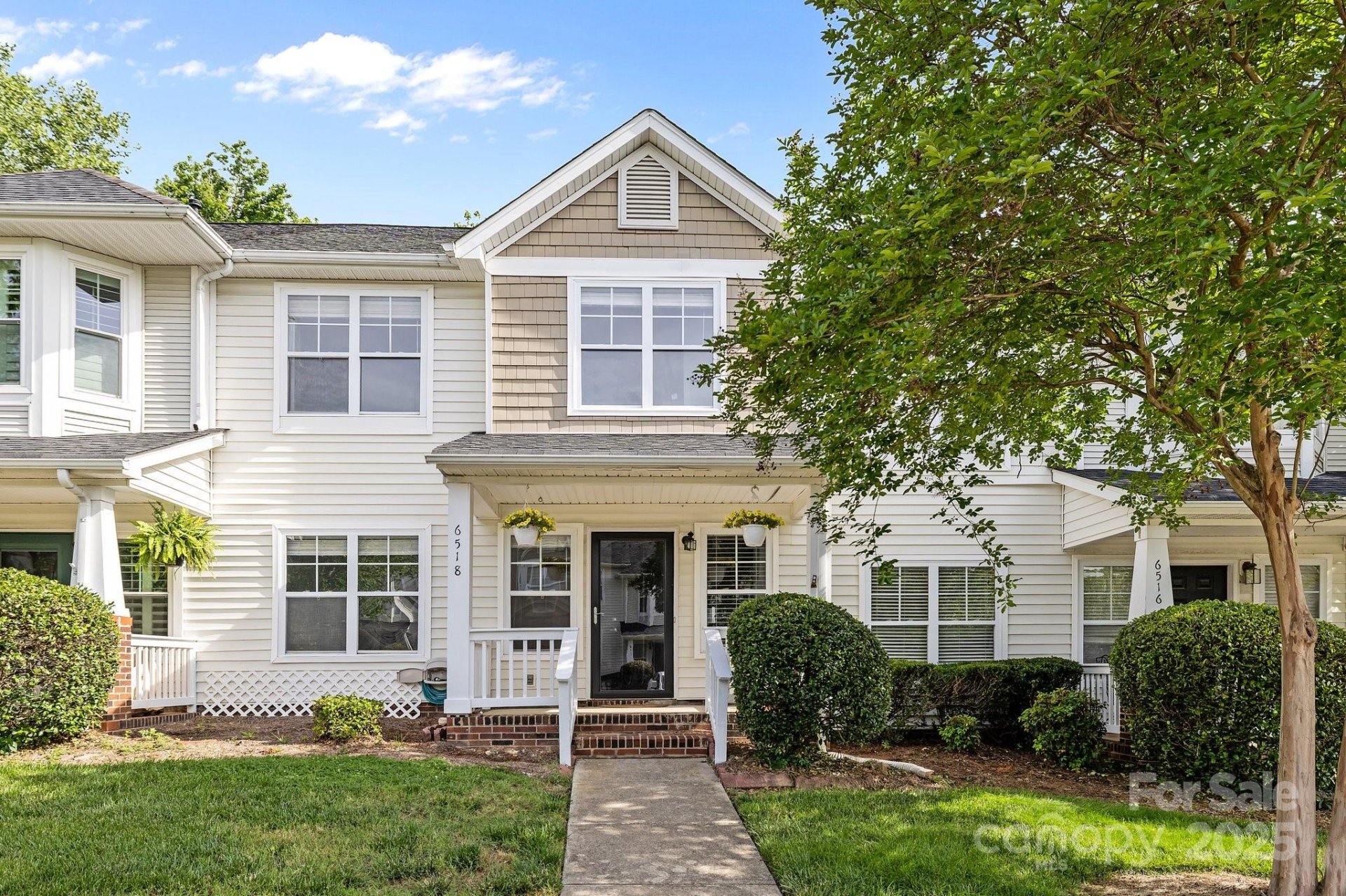 Carmel Heights, Charlotte Community