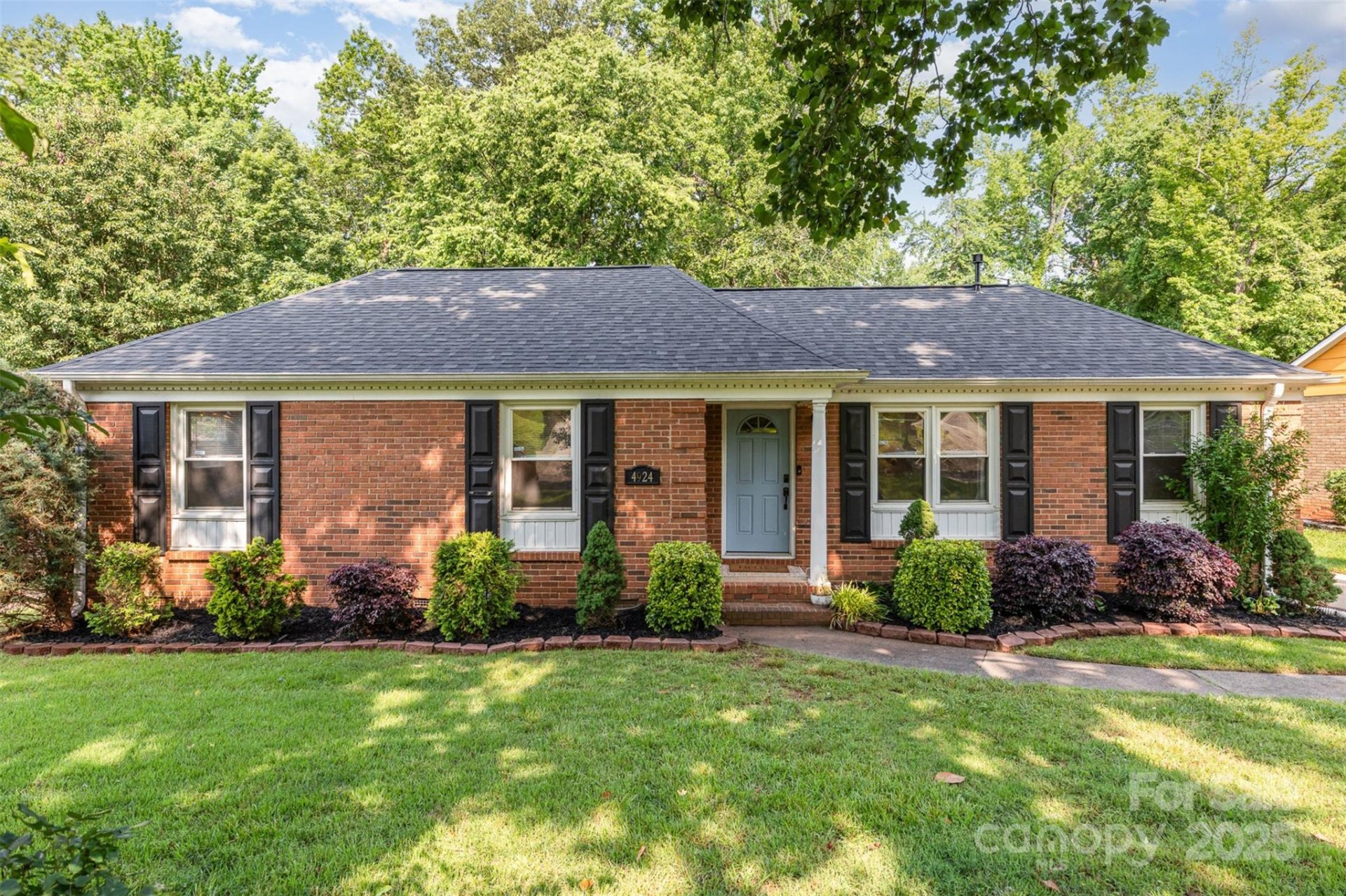 Property image 3 at 4924 Farm Pond Lane, Charlotte, NC 28212