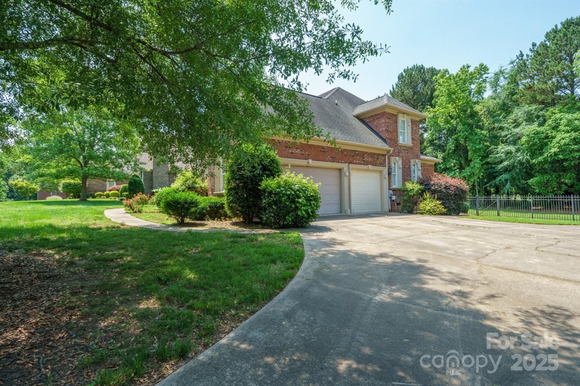 Property image 3 at 100 Woodwinds Drive, Mount Holly, NC 28120